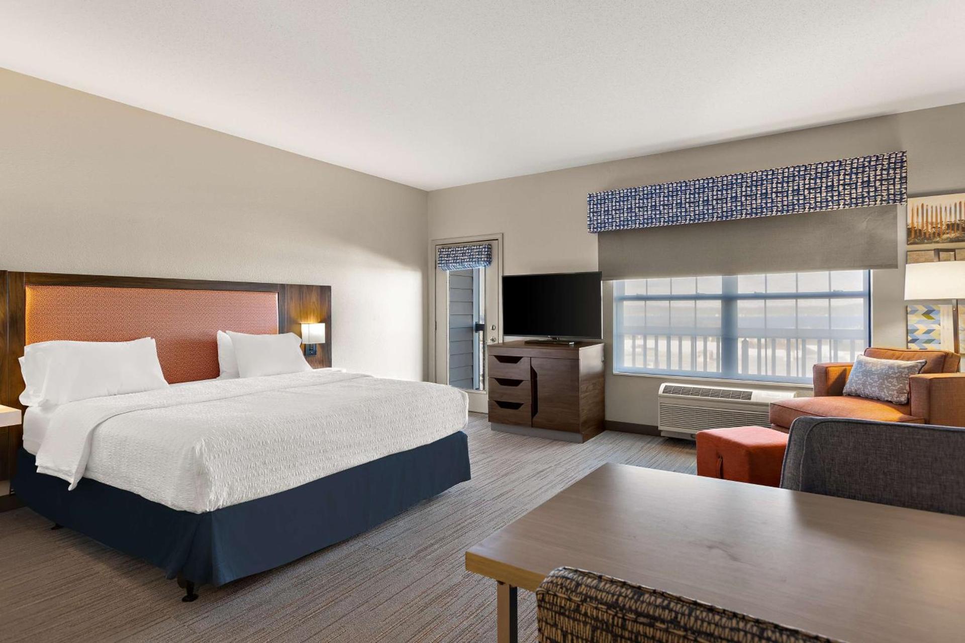 Hampton Inn & Suites Petoskey photo 80