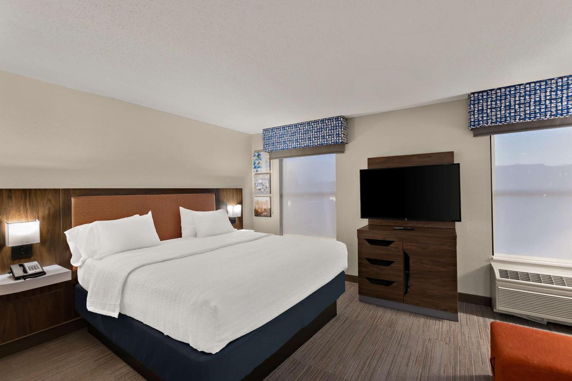 Hampton Inn & Suites Petoskey photo 82