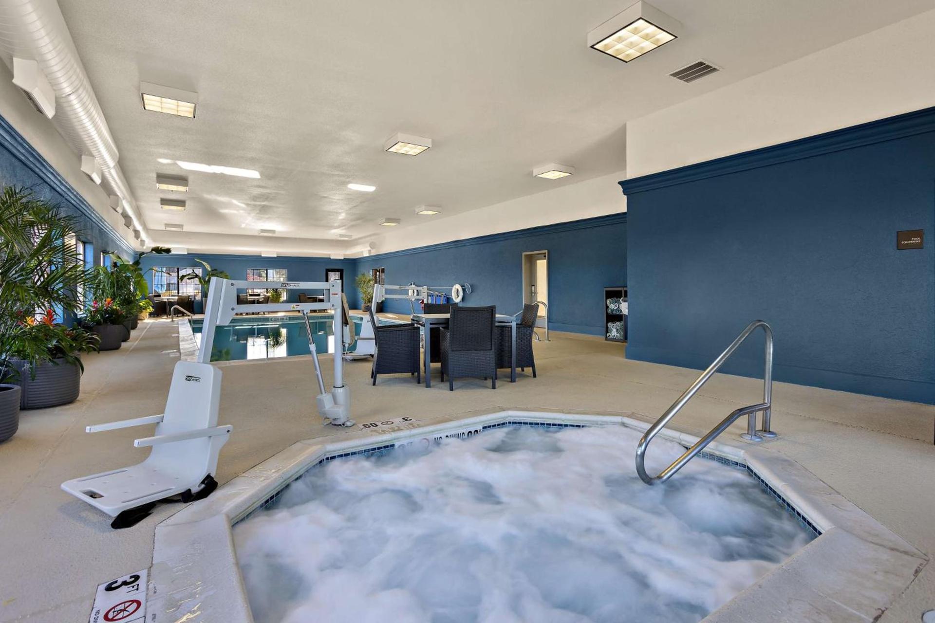 Hampton Inn & Suites Petoskey photo 84