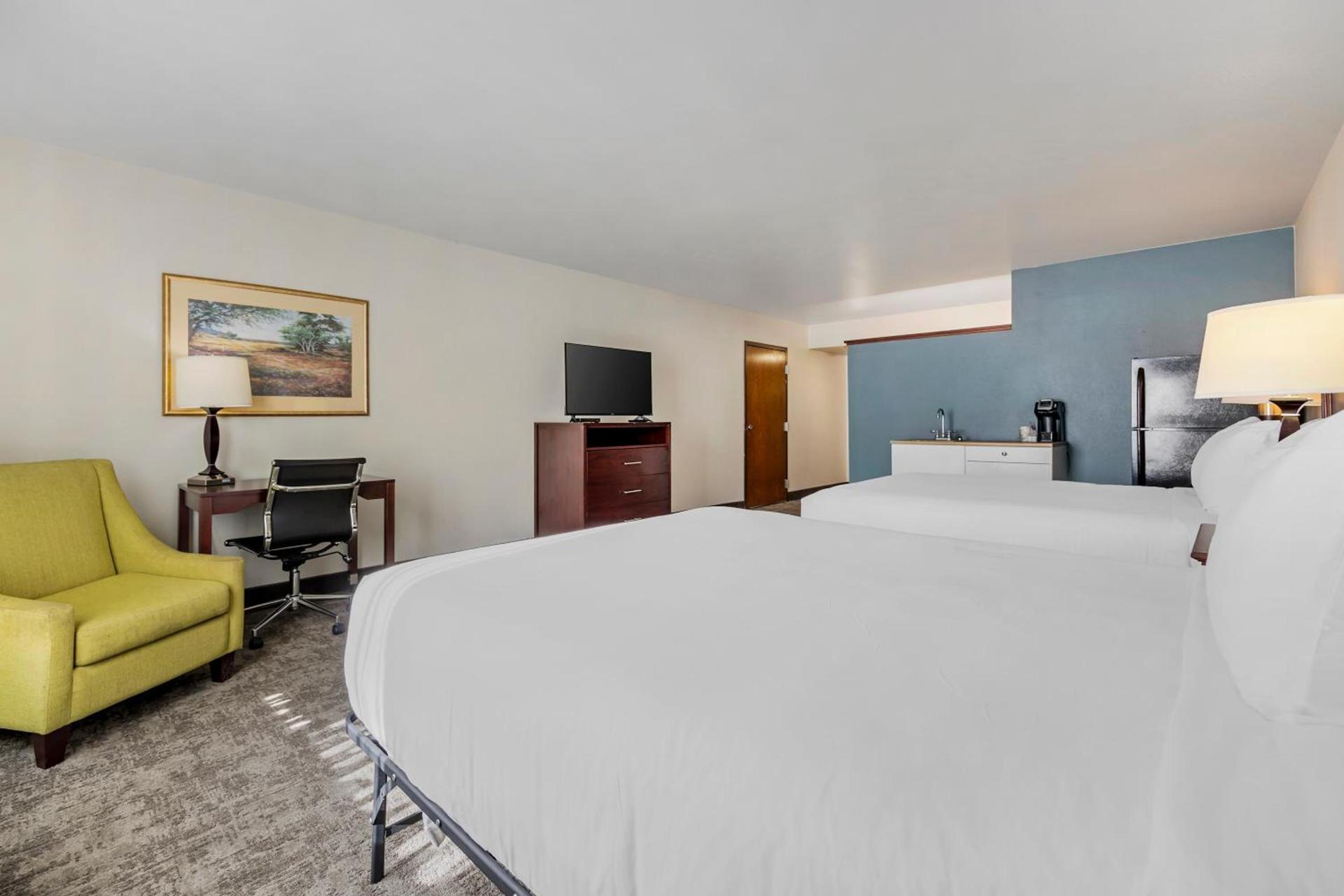 Seaport Inn & Suites photo 3