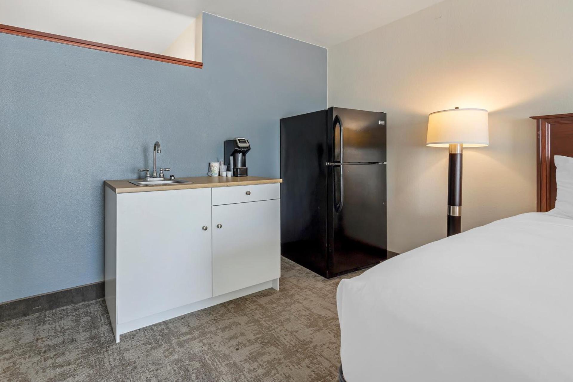 Seaport Inn & Suites photo 20