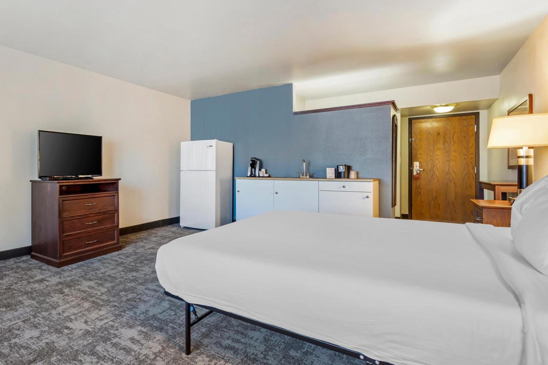 Seaport Inn & Suites photo 7