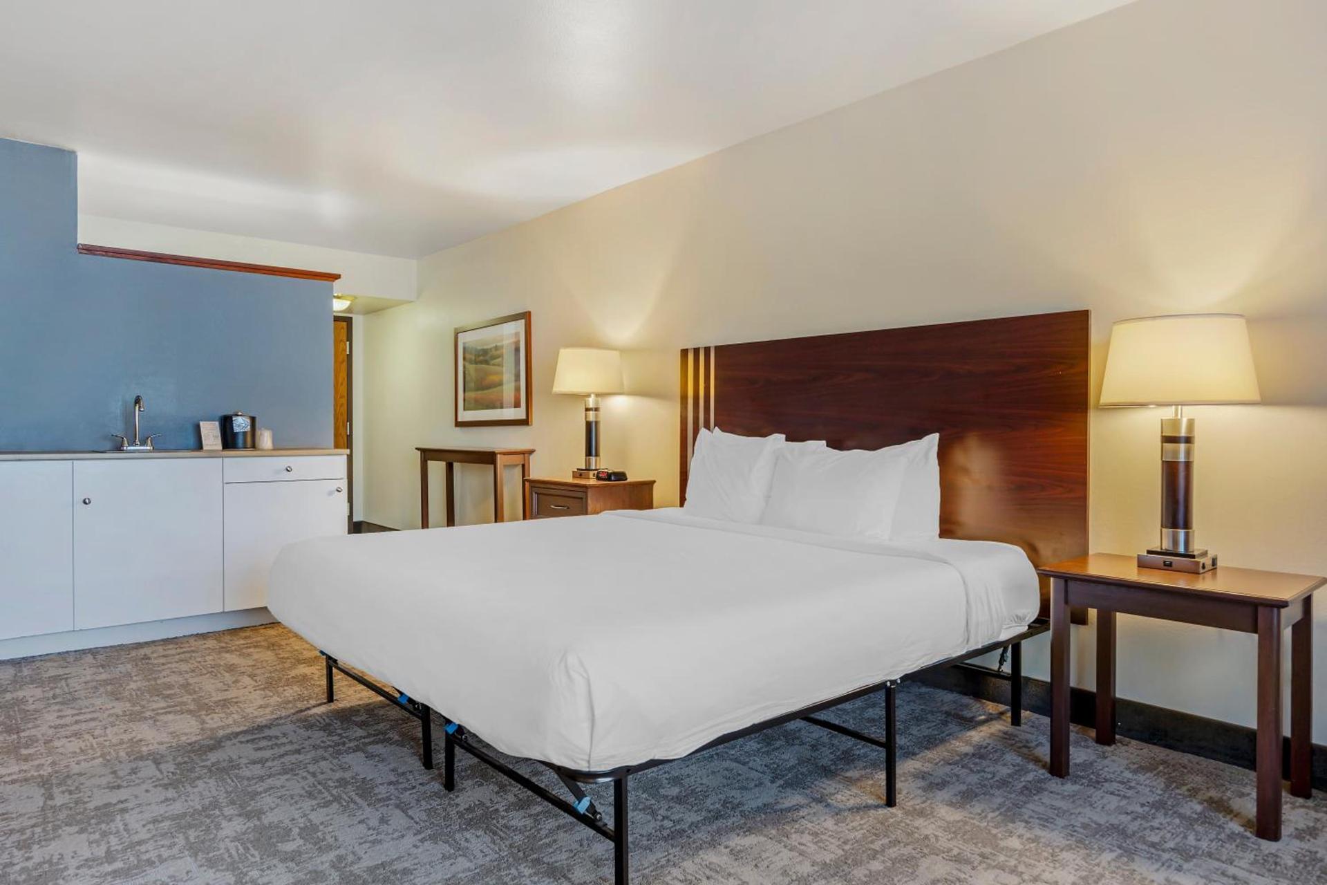Seaport Inn & Suites photo 8