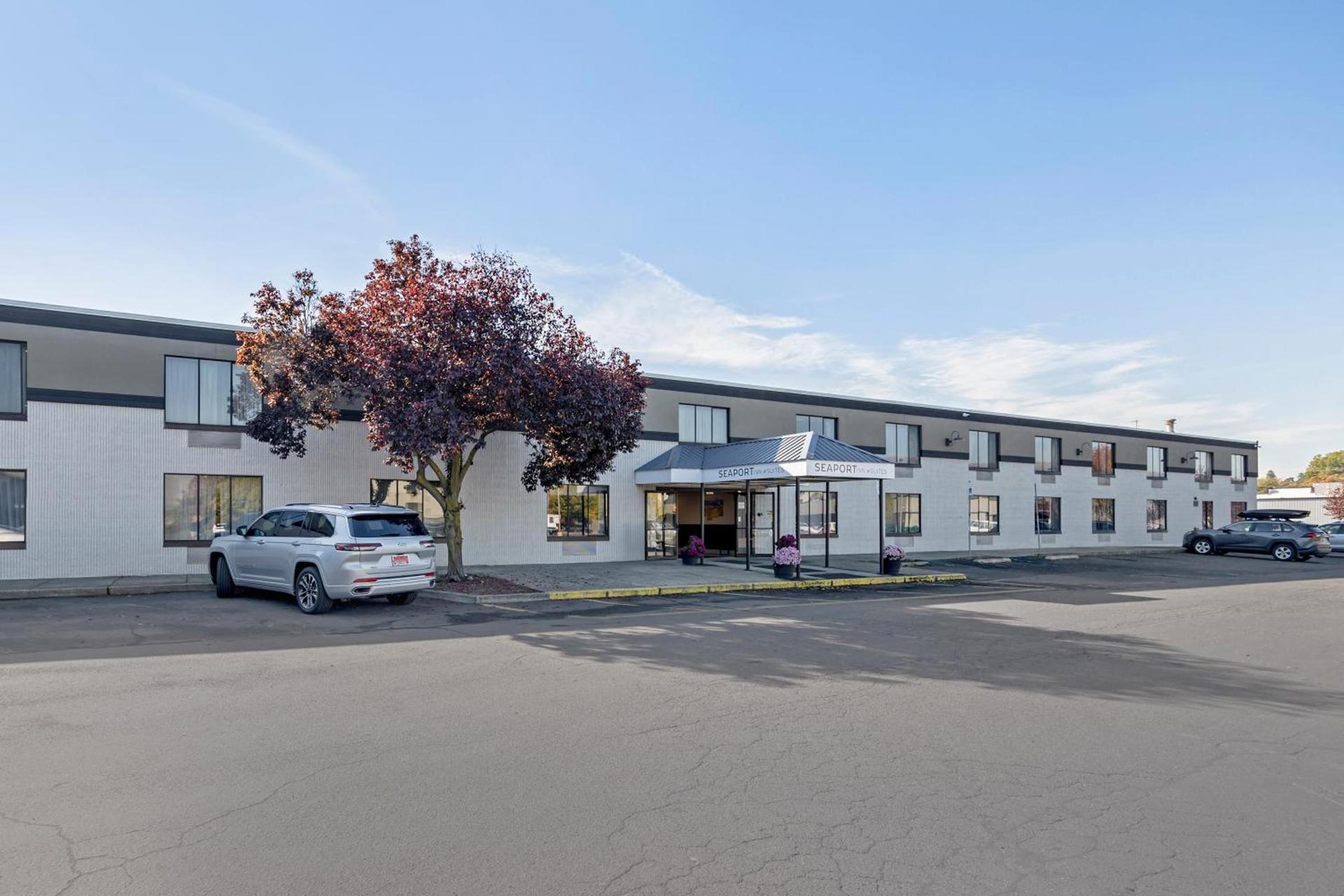 Seaport Inn & Suites photo 12