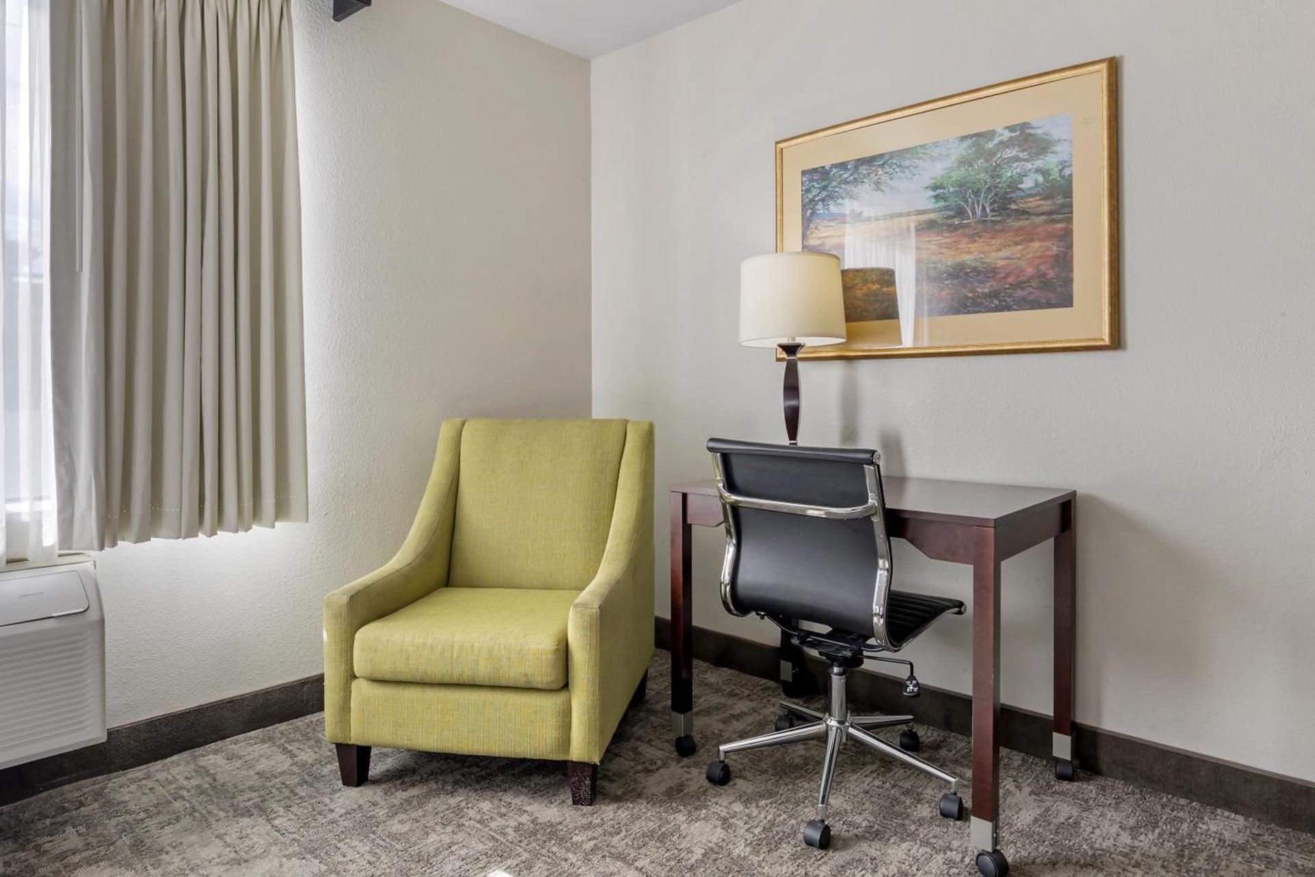 Seaport Inn & Suites photo 17