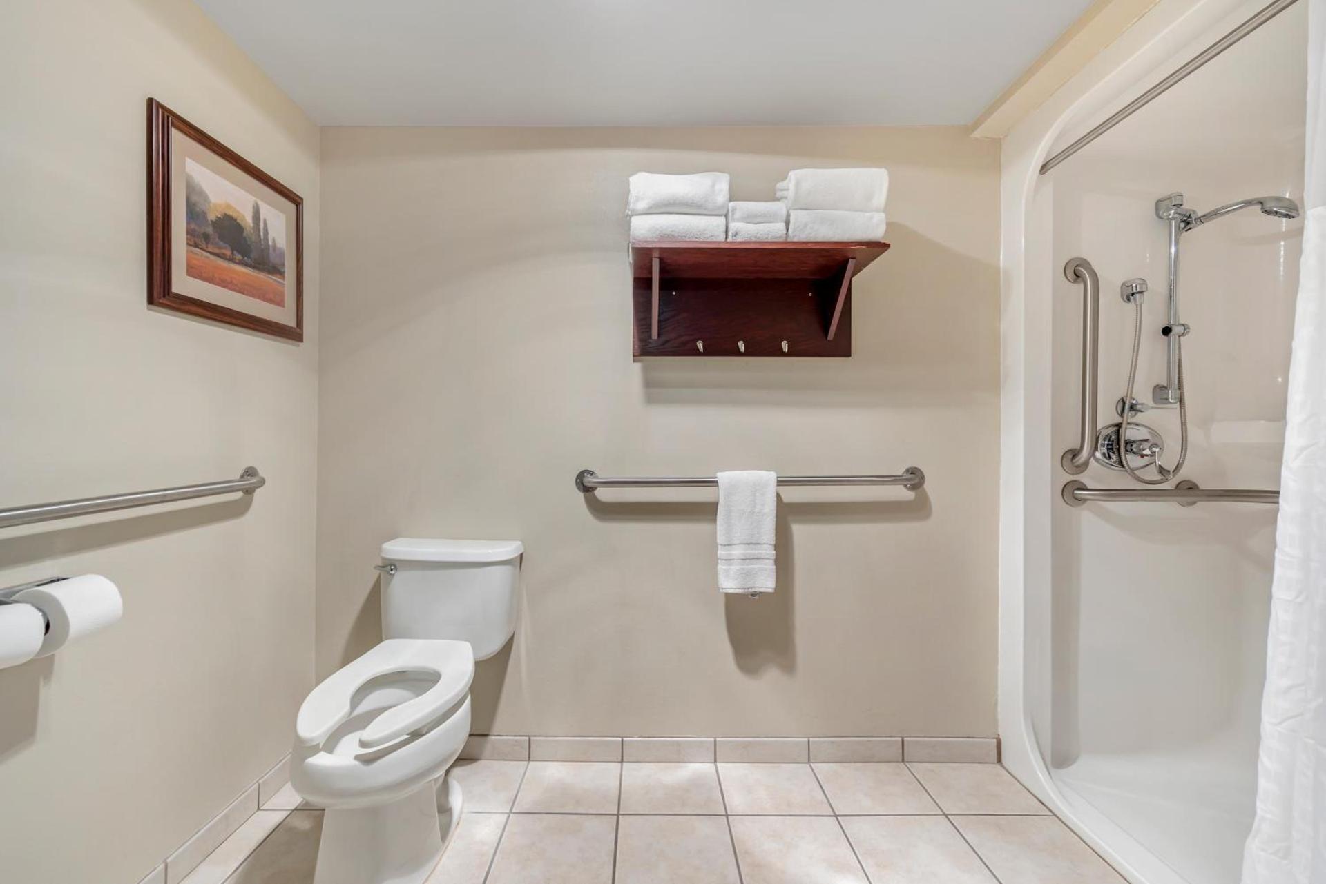Seaport Inn & Suites photo 15