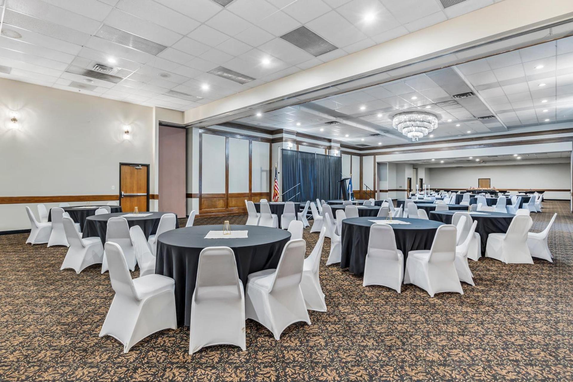 Seaport Inn & Suites photo 25
