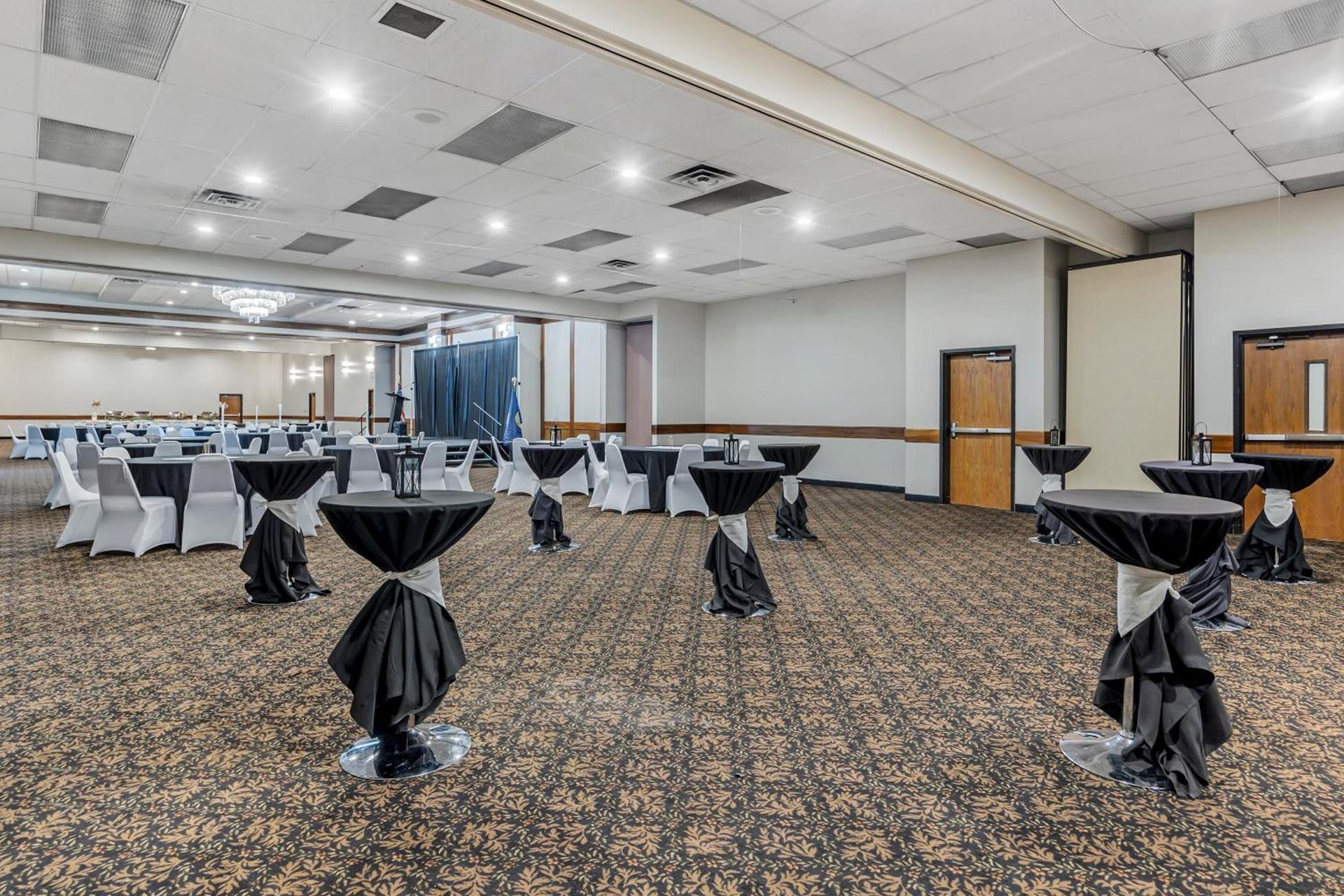 Seaport Inn & Suites photo 26