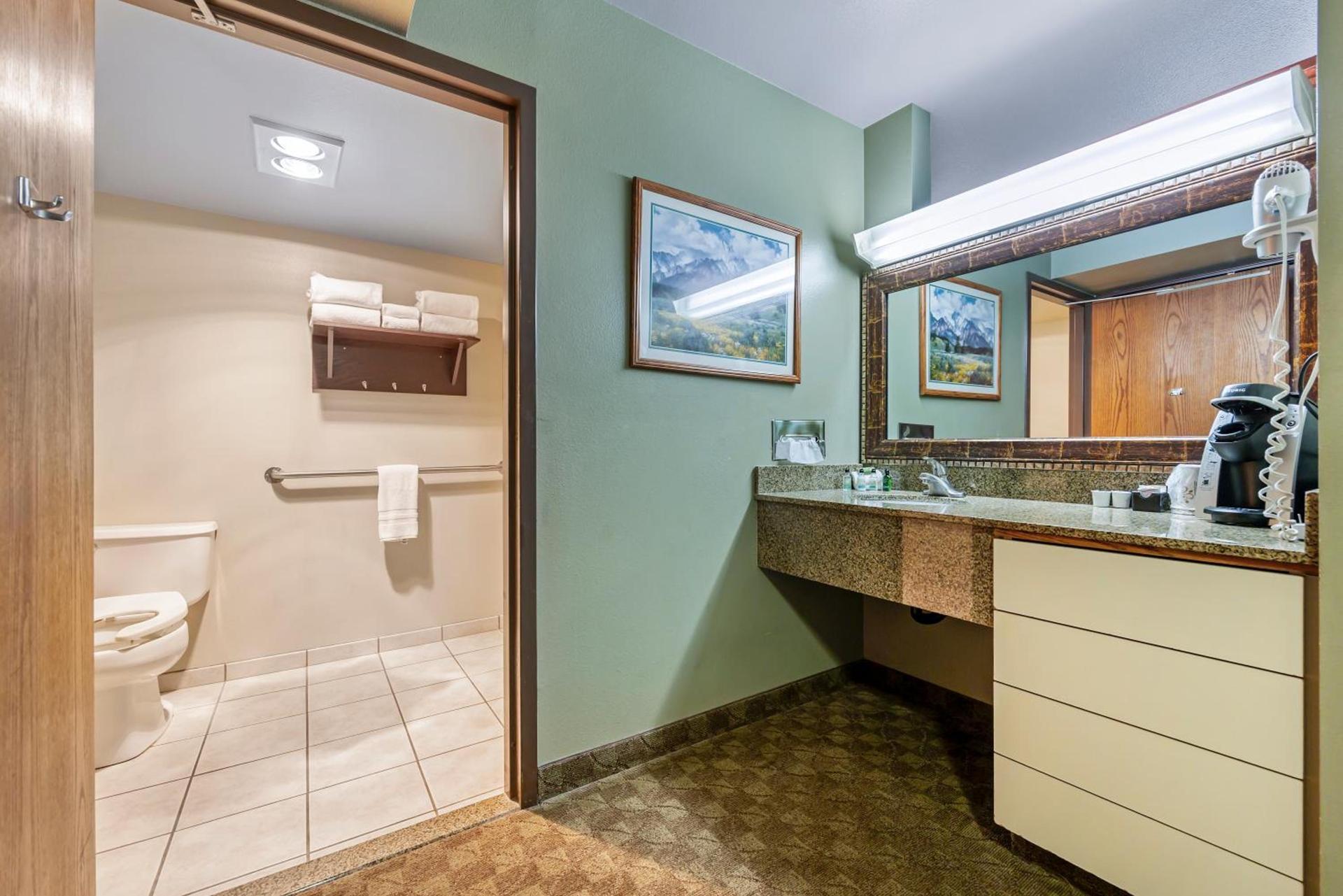 Seaport Inn & Suites photo 27