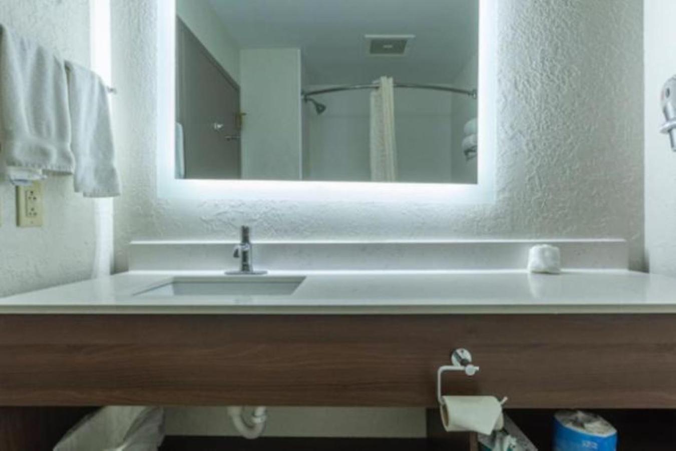 Lancaster Inn & Suites photo 33