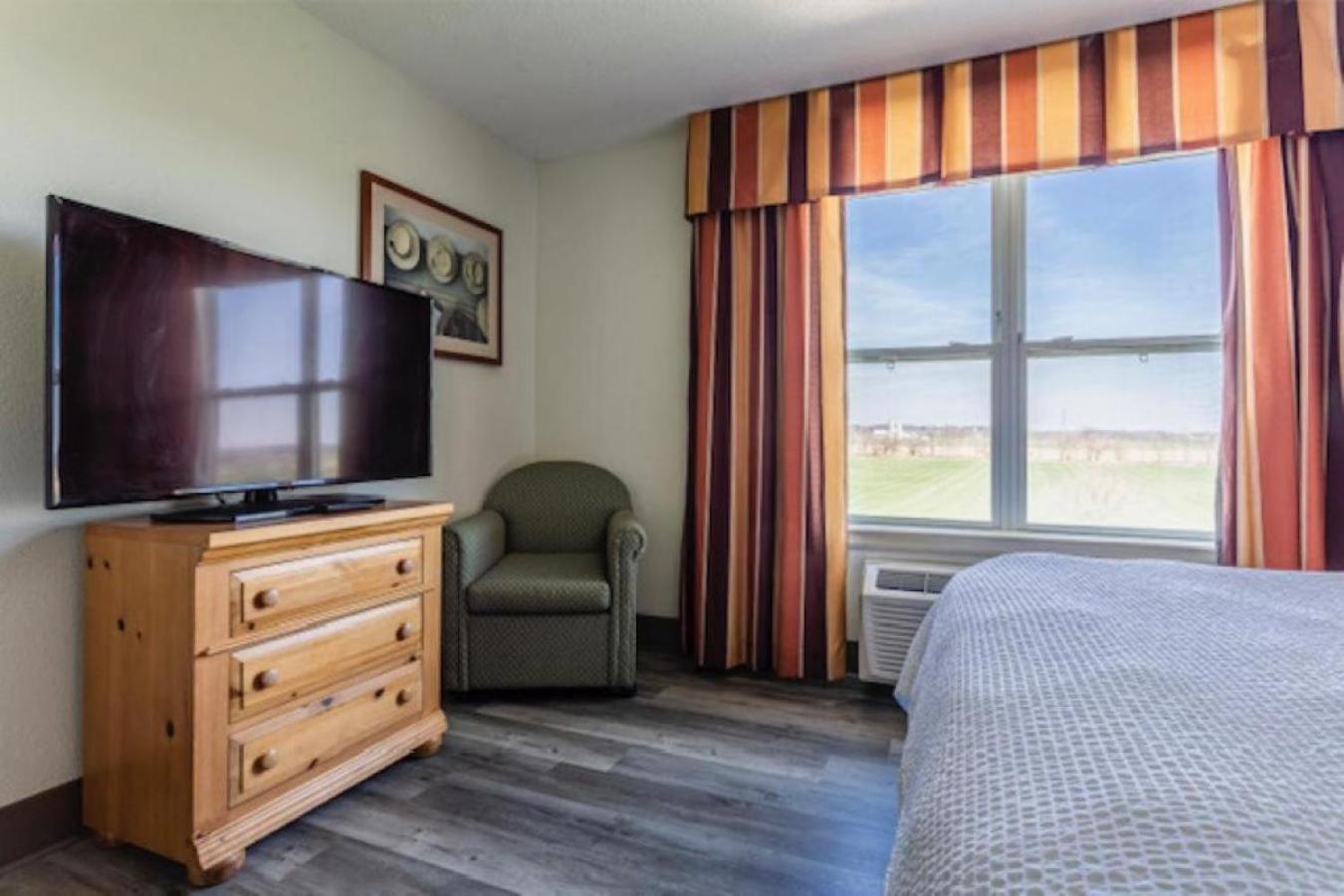 Lancaster Inn & Suites photo 37