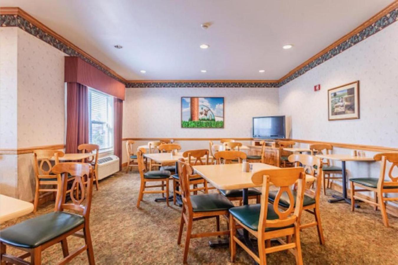 Lancaster Inn & Suites photo 40