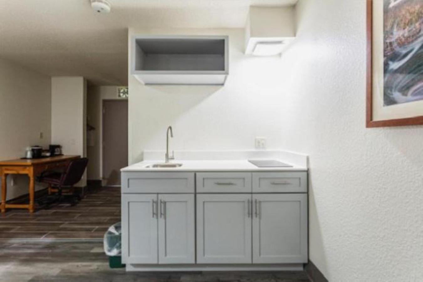 Lancaster Inn & Suites photo 42