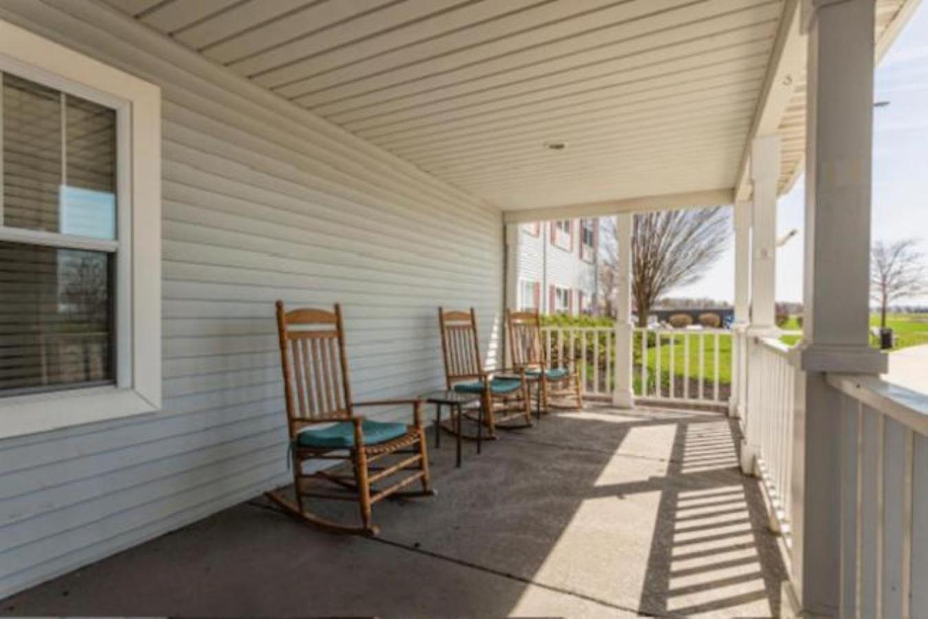 Lancaster Inn & Suites photo 6