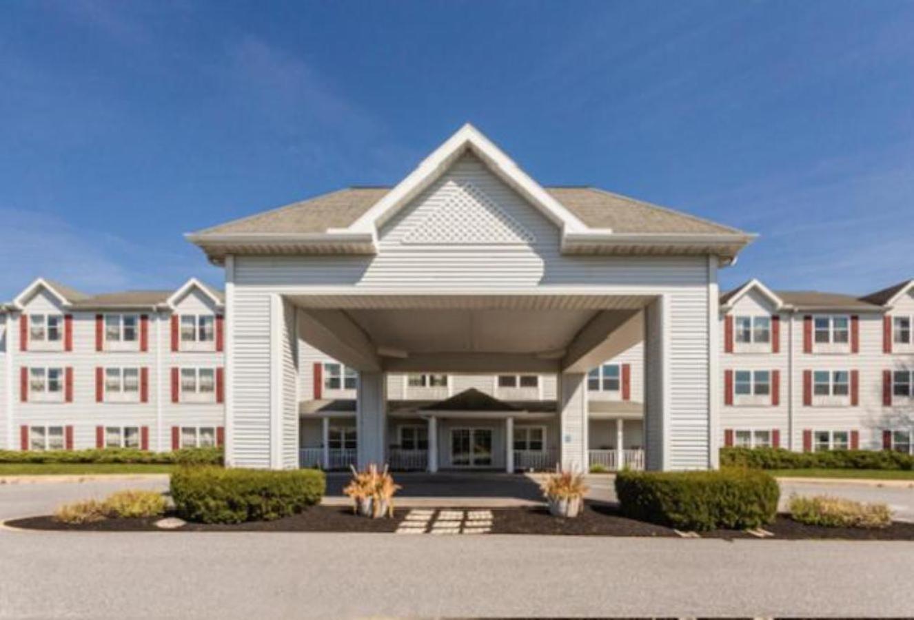 Lancaster Inn & Suites photo 3