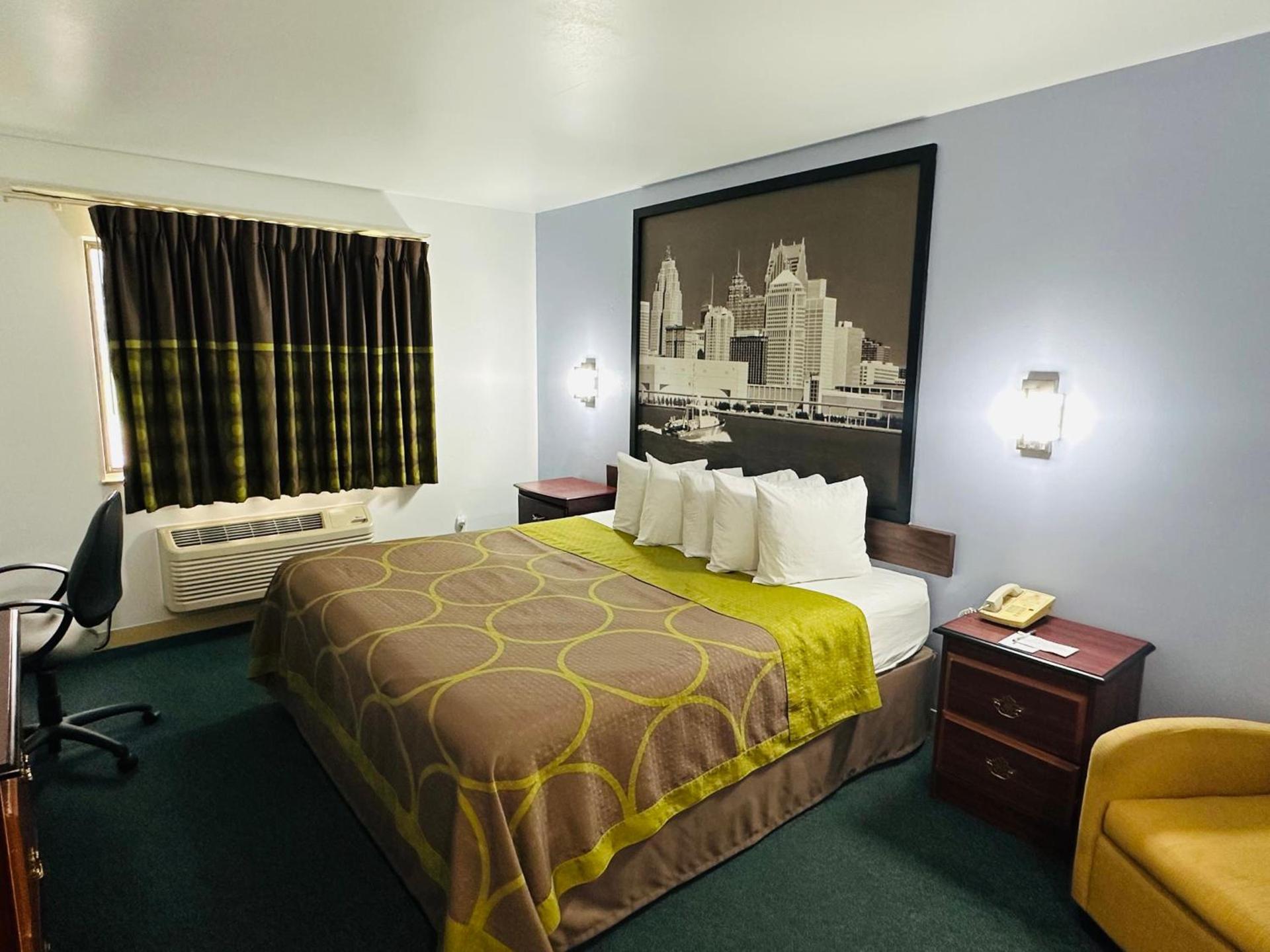 Super 8 by Wyndham Imlay City photo 4