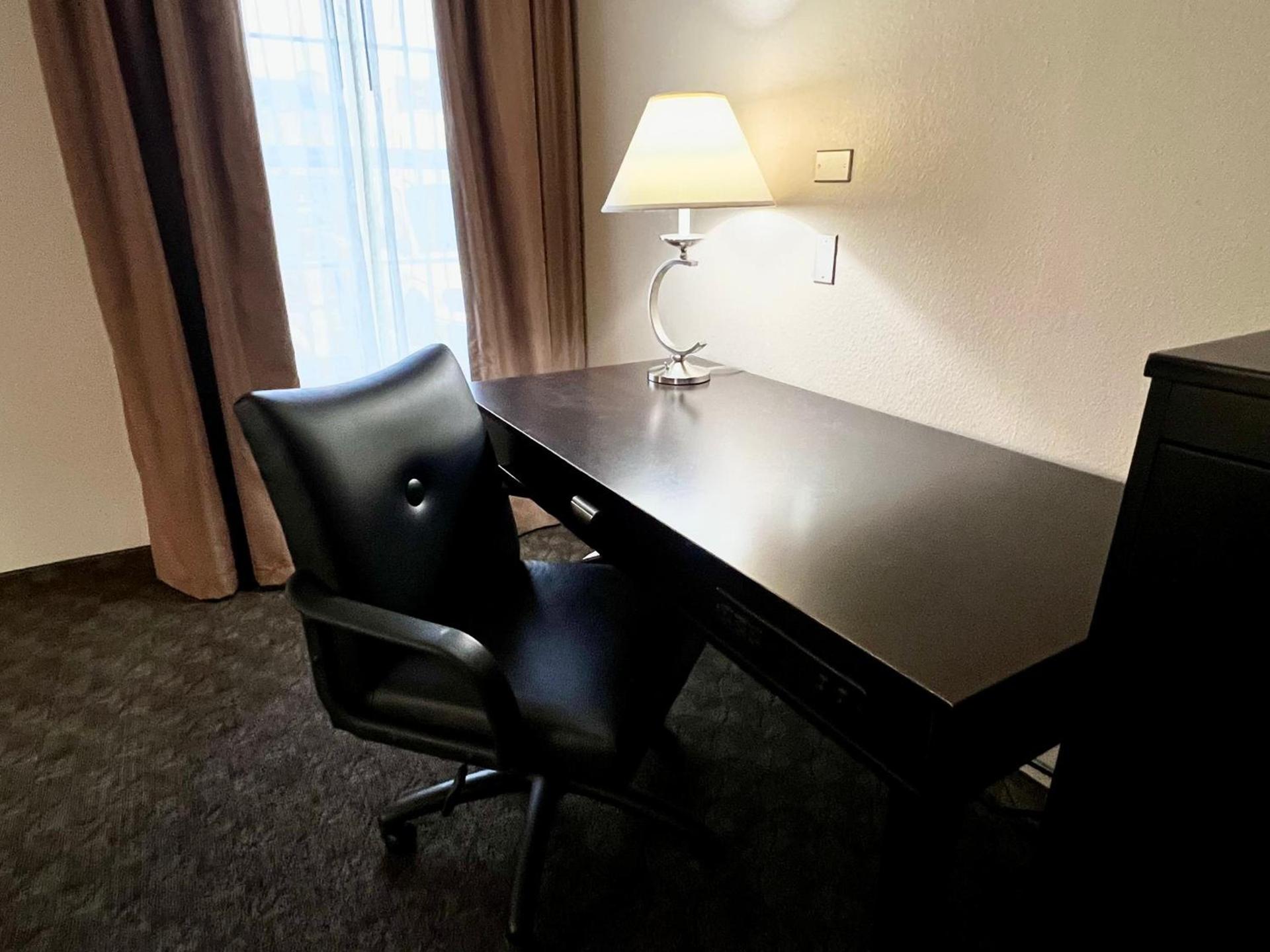 La Quinta Inn & Suites by Wyndham Pharr RGV Medical Center photo 13