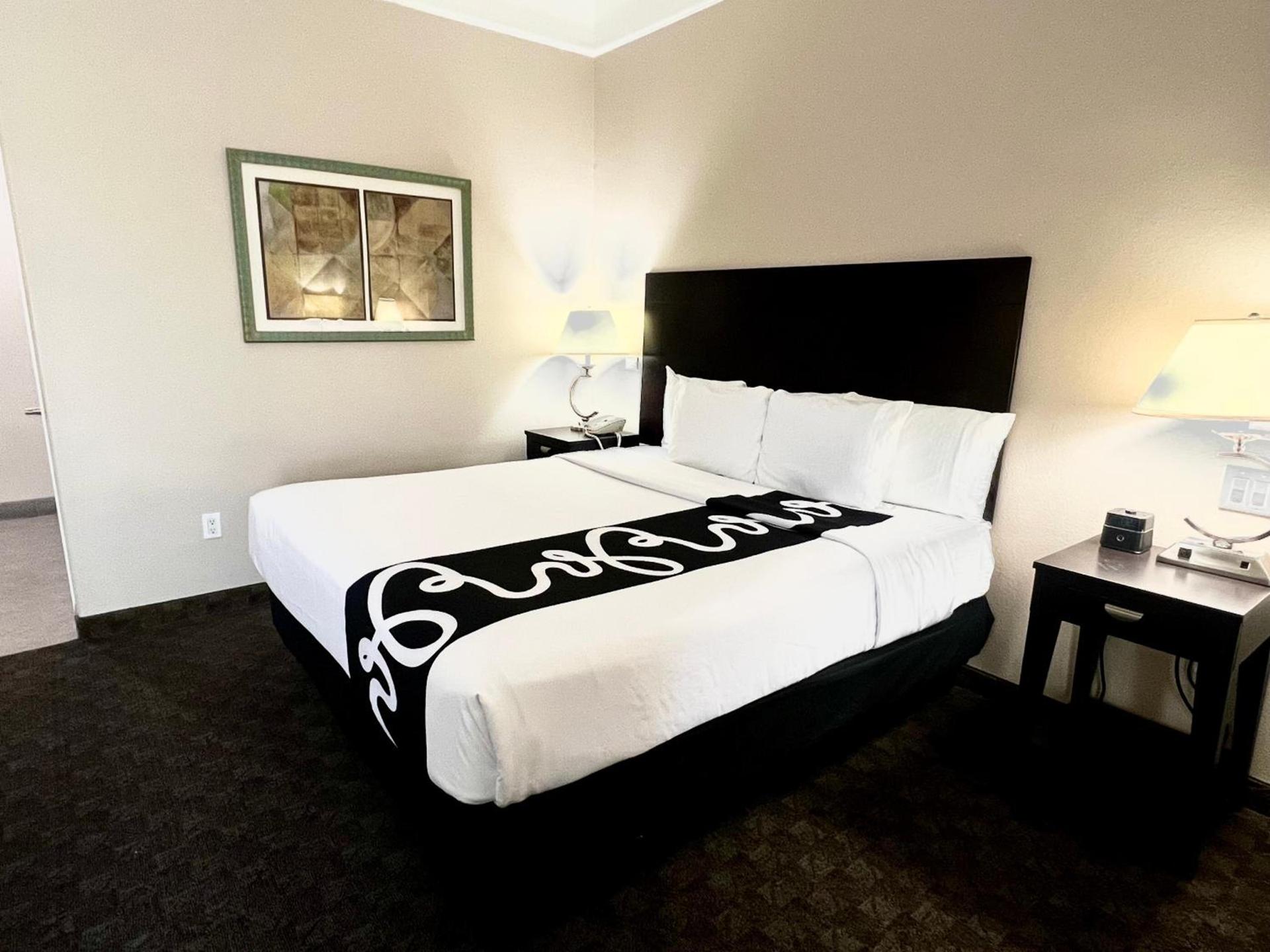La Quinta Inn & Suites by Wyndham Pharr RGV Medical Center photo 16