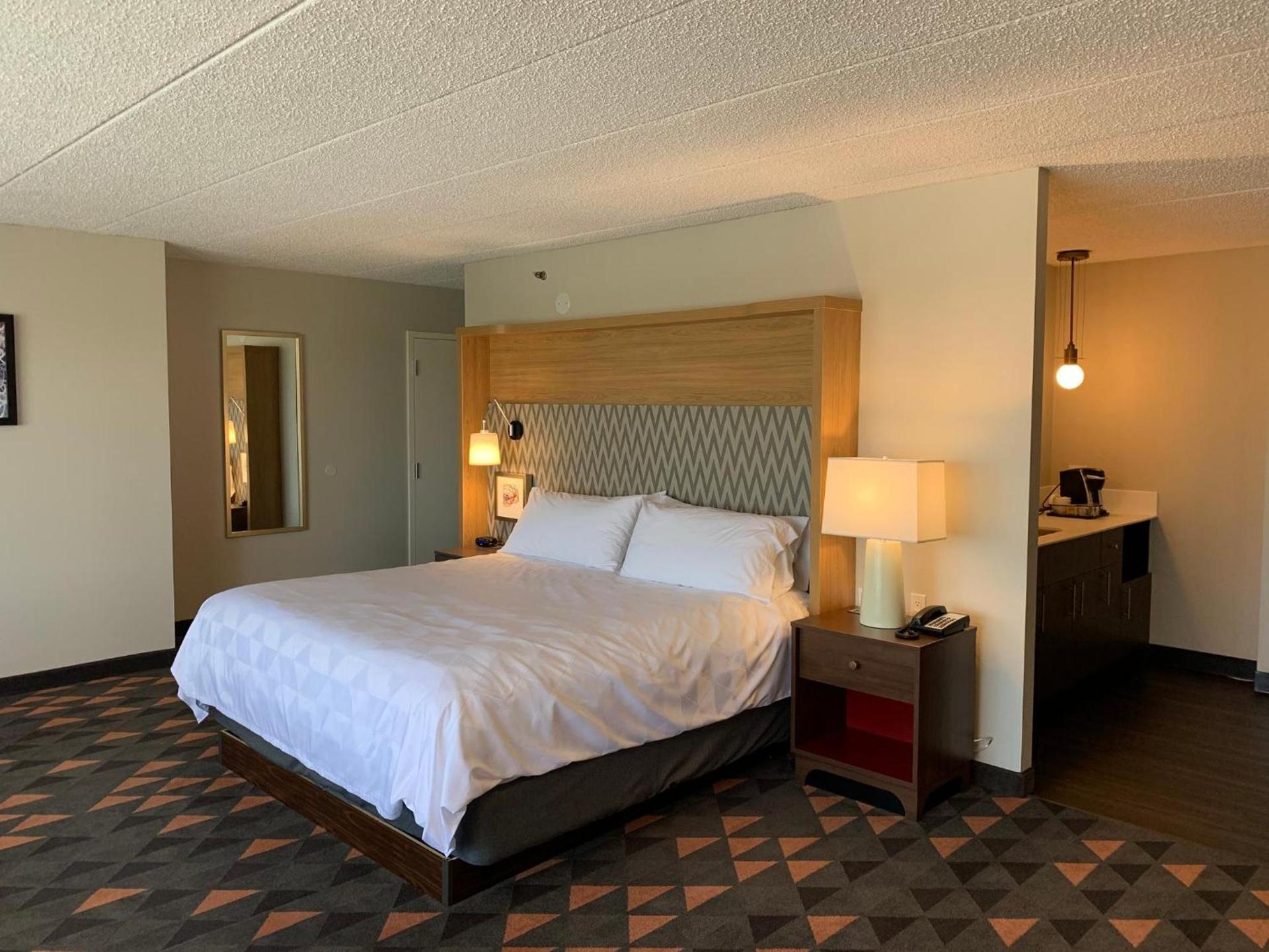 Holiday Inn Chicago Nw Crystal Lk Conv Ctr by IHG photo 35