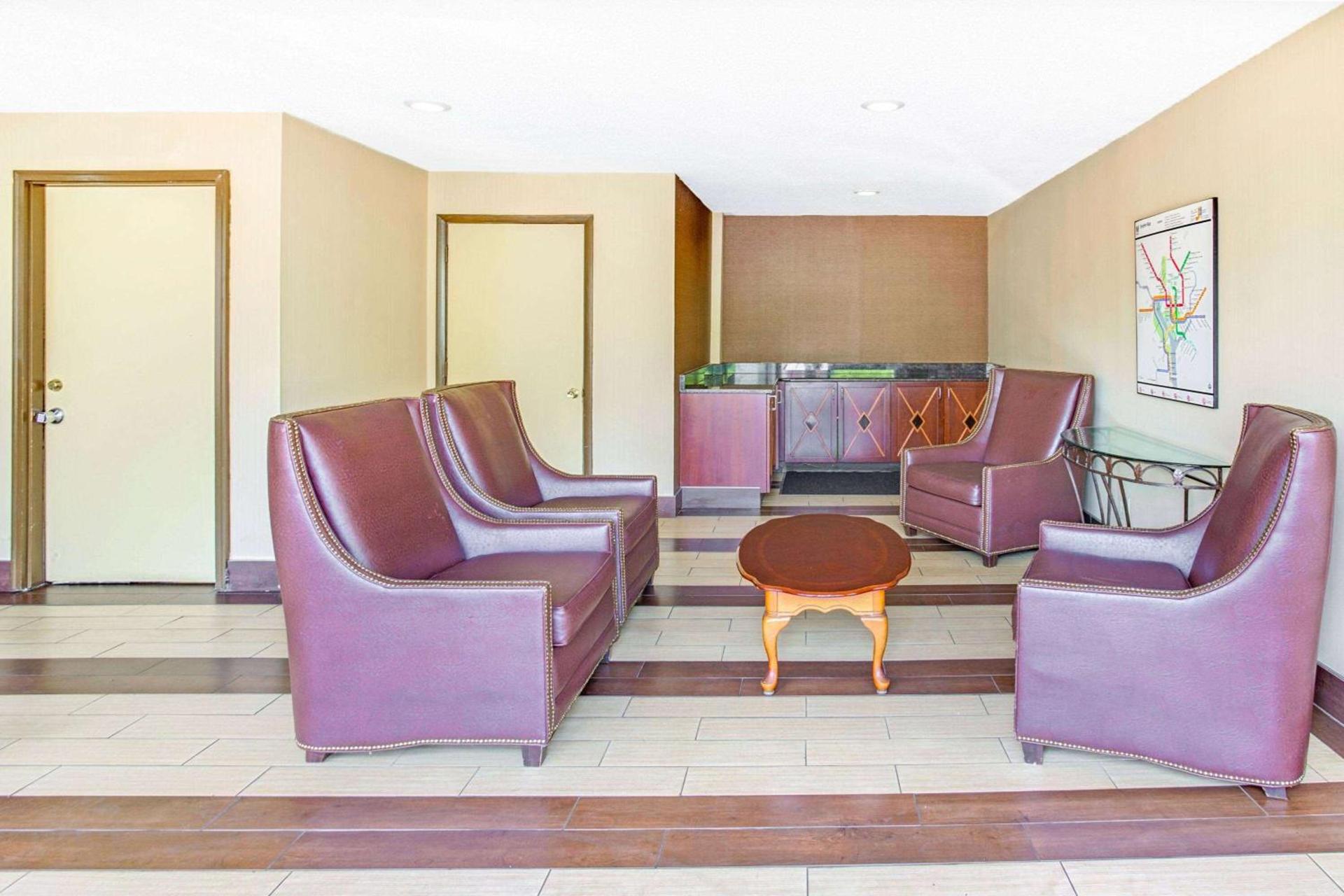 Travelodge by Wyndham Silver Spring photo 14