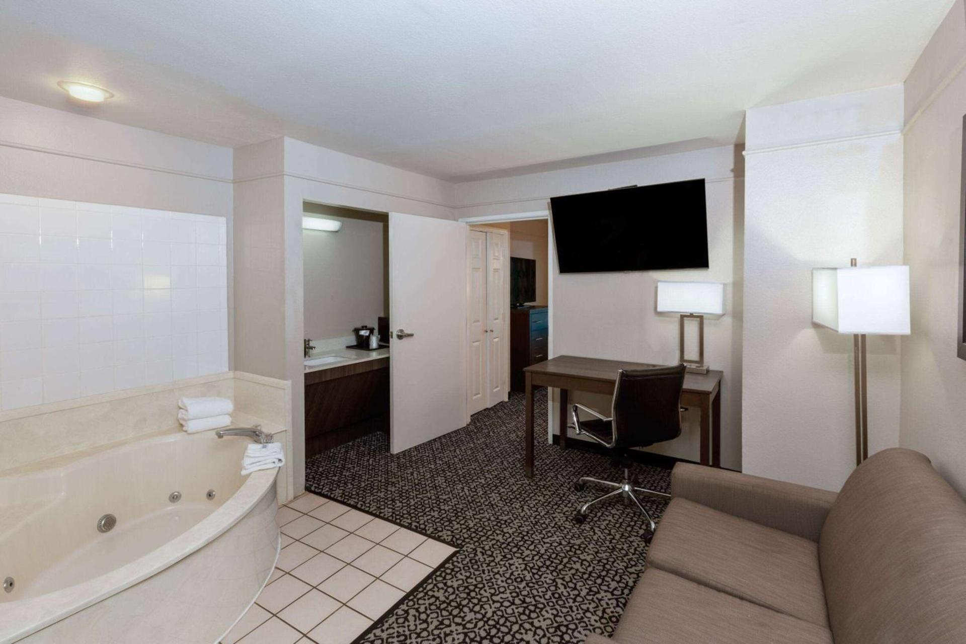La Quinta by Wyndham Rockwall photo 27
