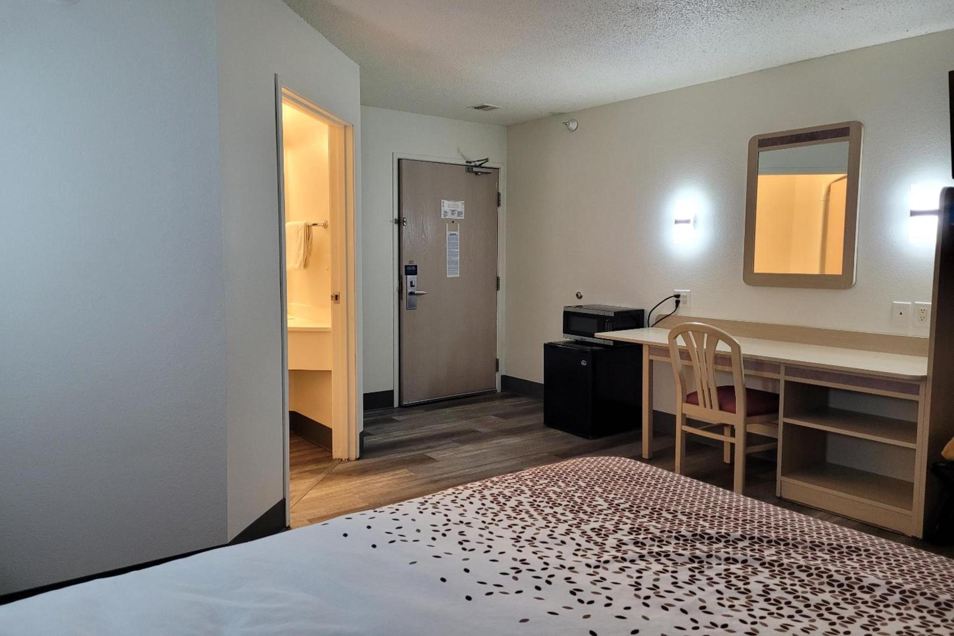 Modern Stay 39 Lakeview By OYO Minonk photo 33