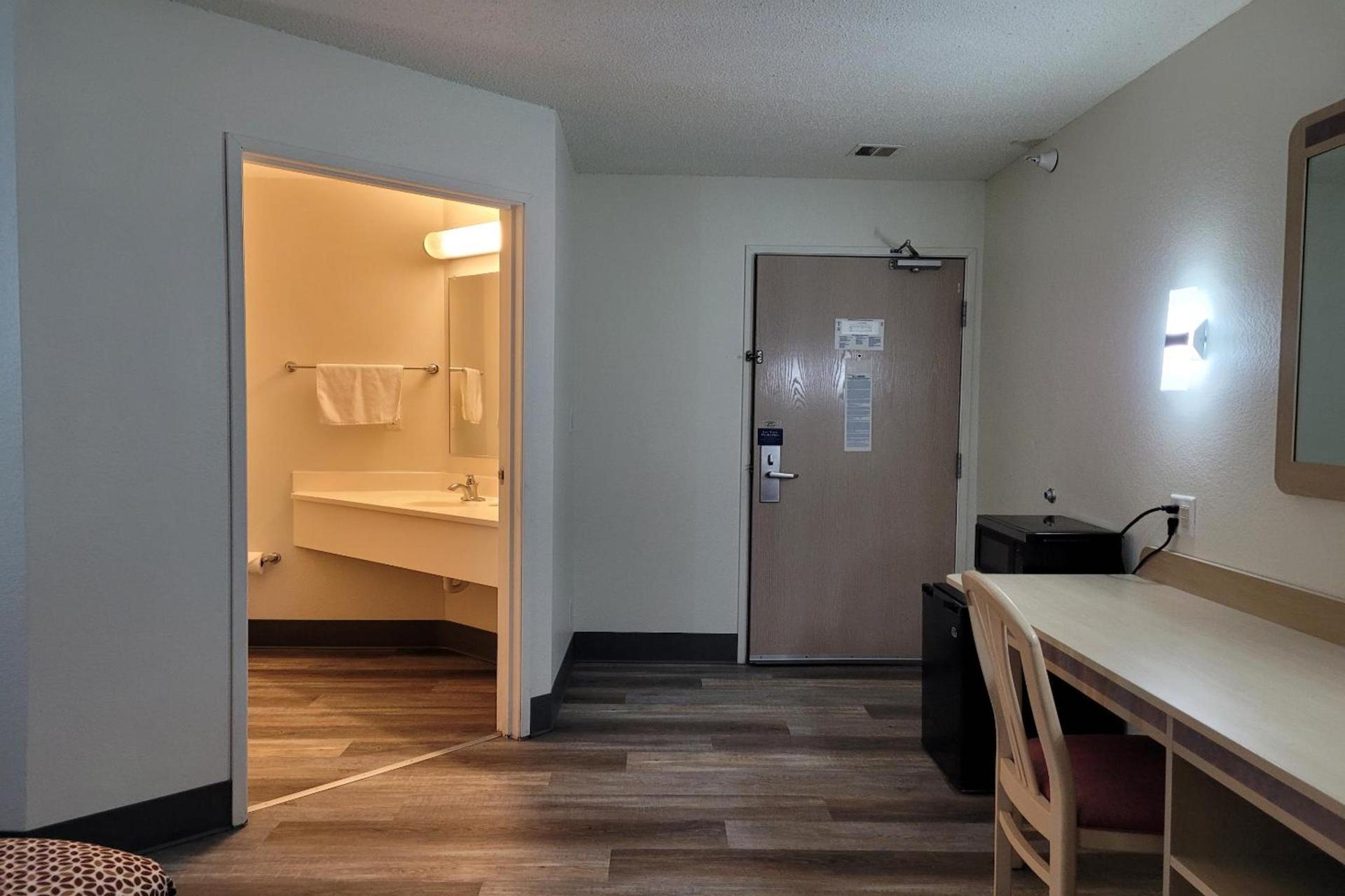 Modern Stay 39 Lakeview By OYO Minonk photo 37