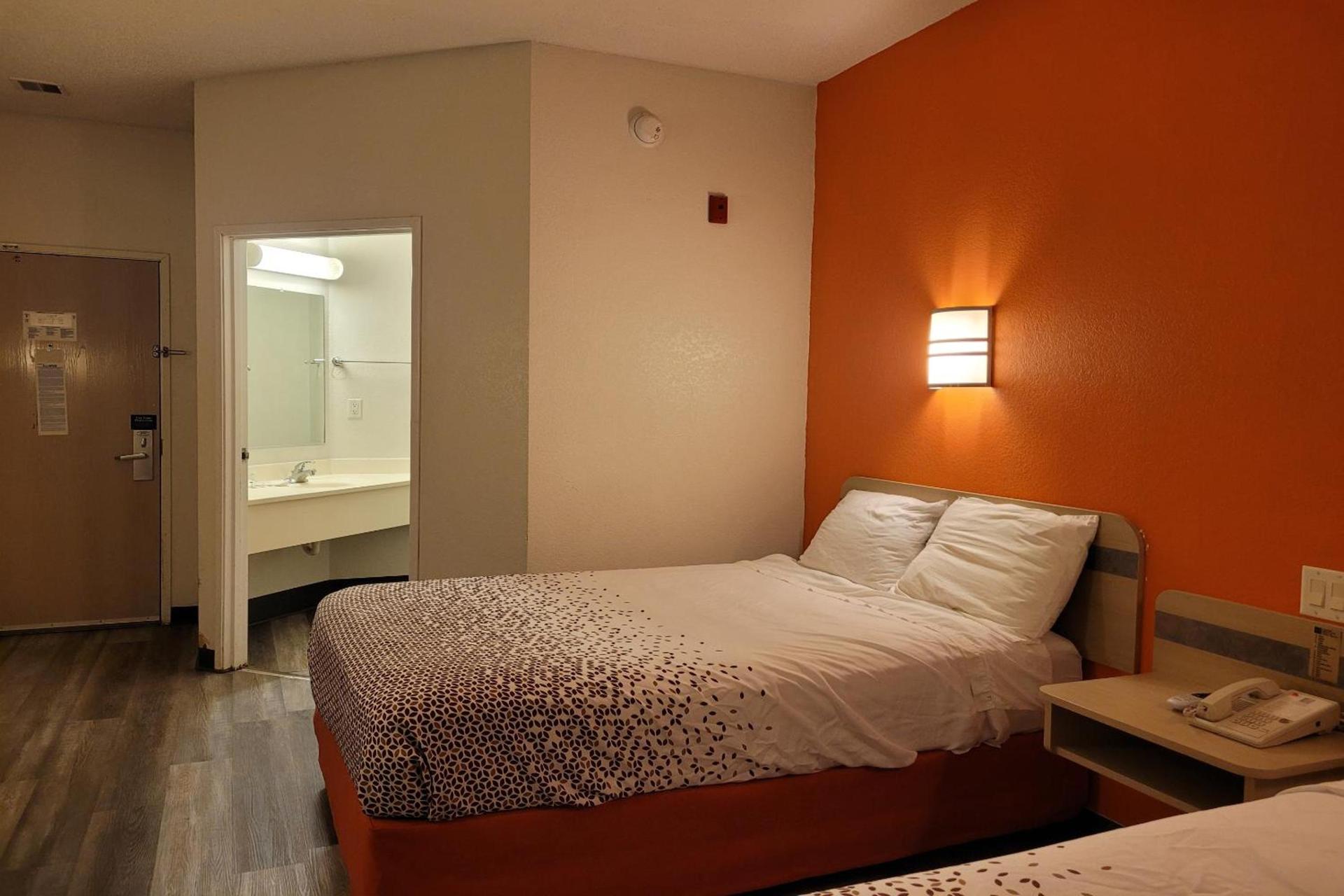 Modern Stay 39 Lakeview By OYO Minonk photo 79