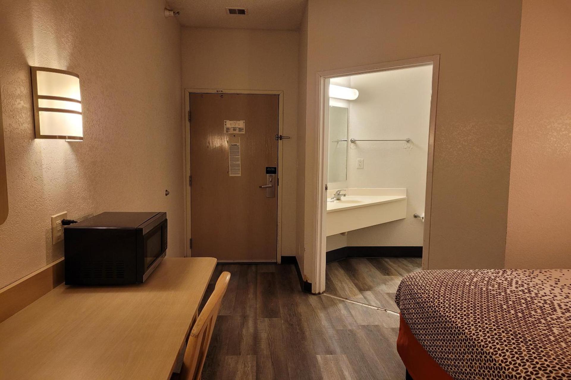 Modern Stay 39 Lakeview By OYO Minonk photo 55
