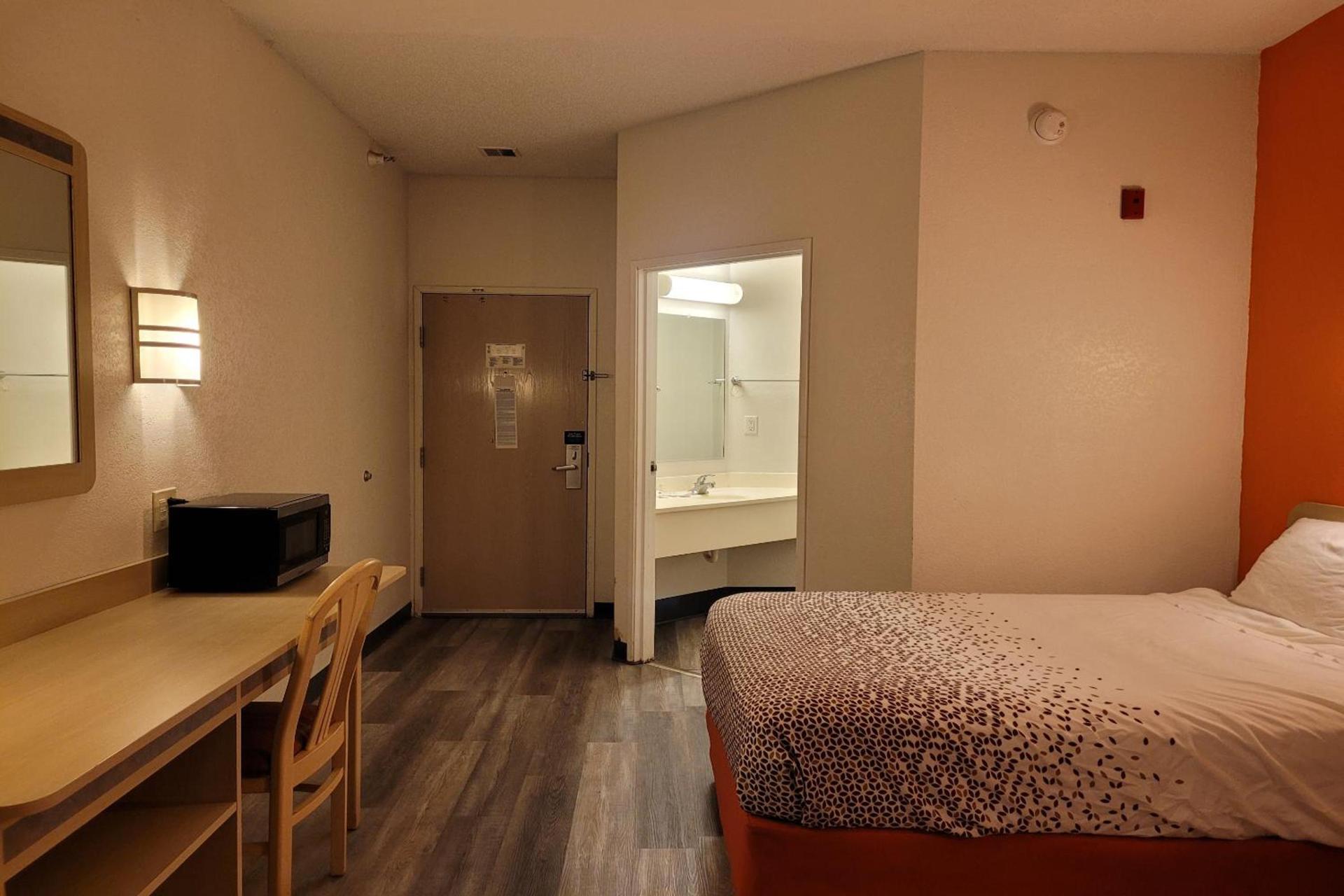 Modern Stay 39 Lakeview By OYO Minonk photo 70