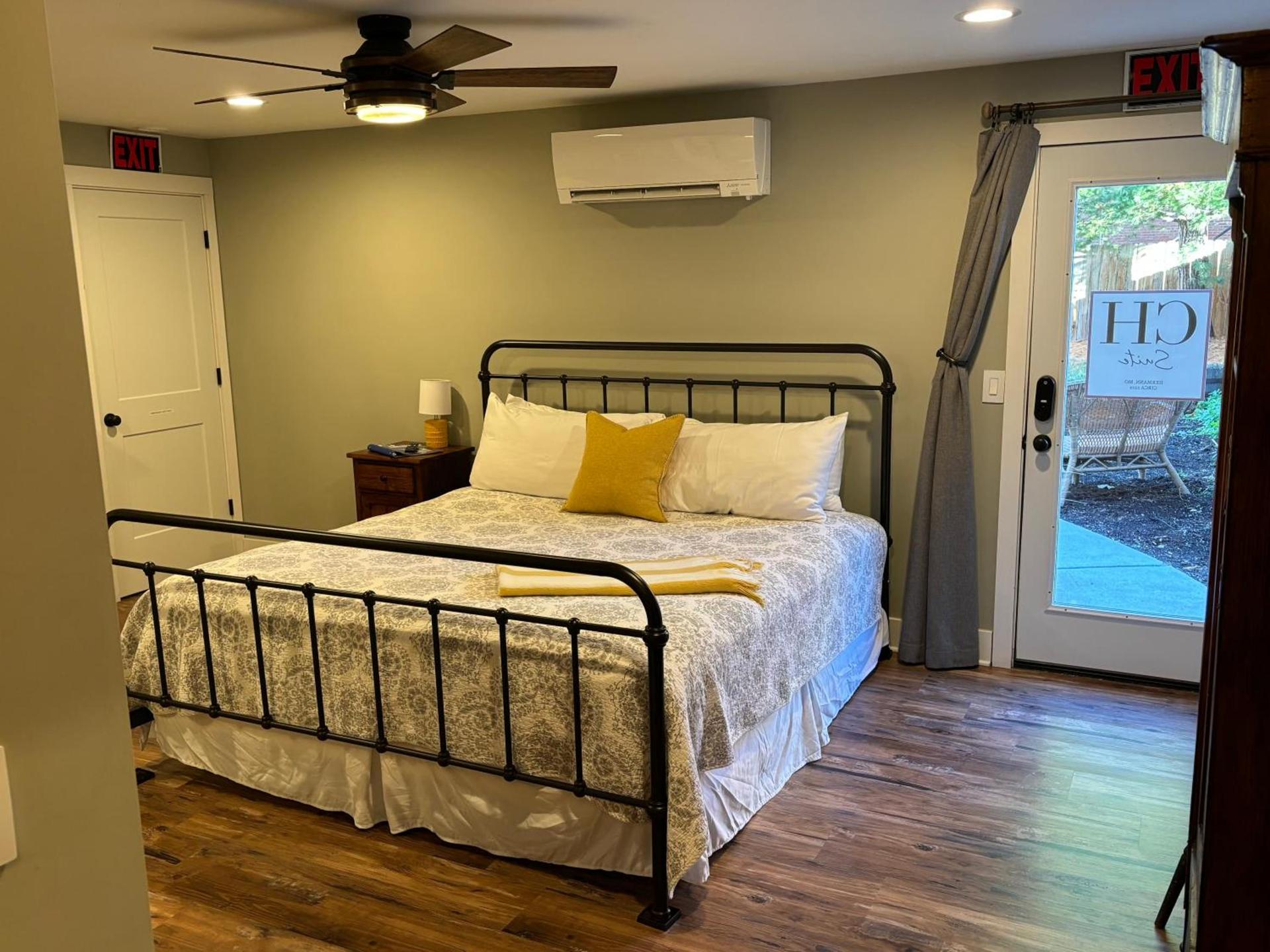 Hermann Crown Suites photo 8