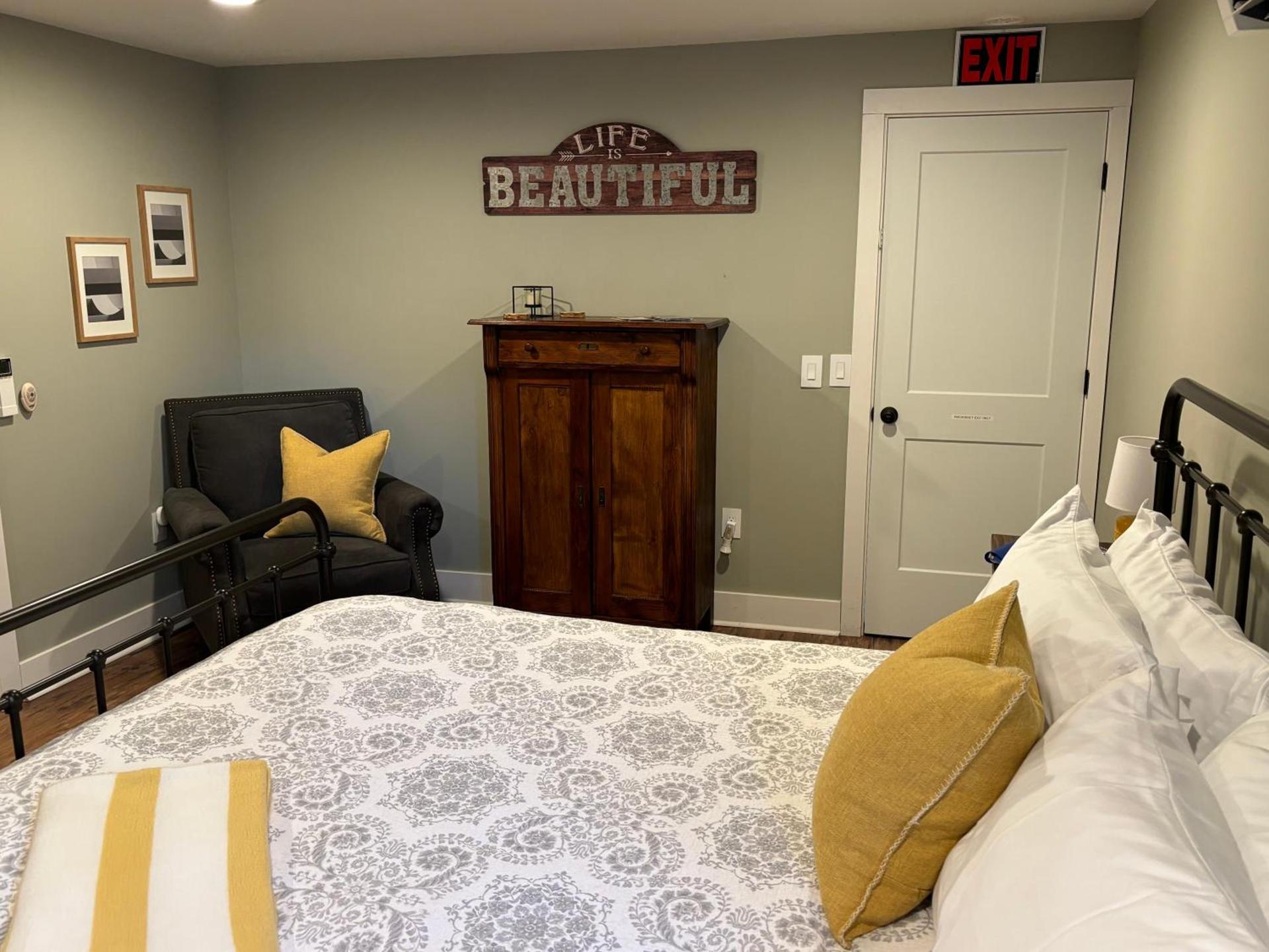 Hermann Crown Suites photo 10