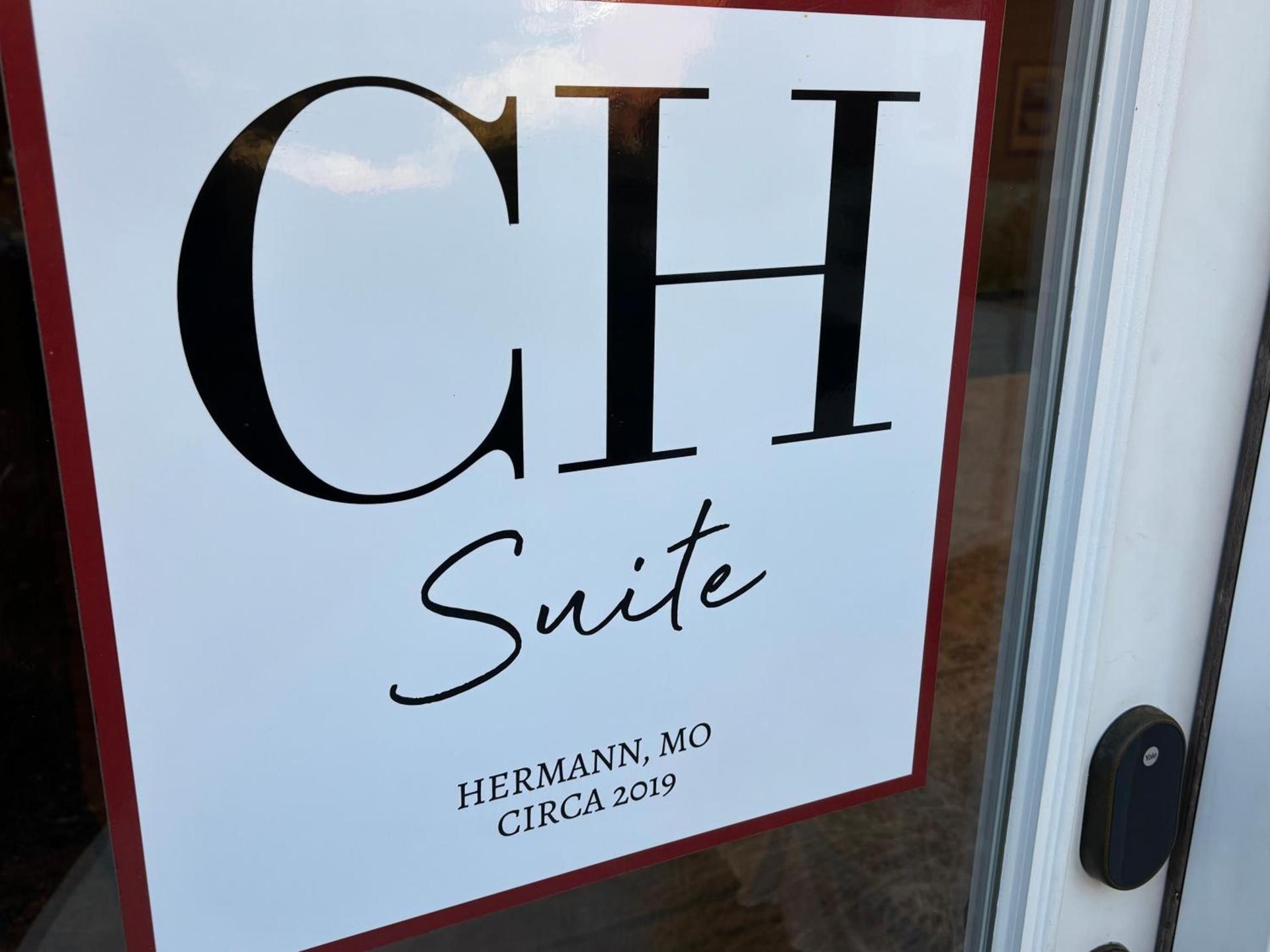 Hermann Crown Suites photo 13