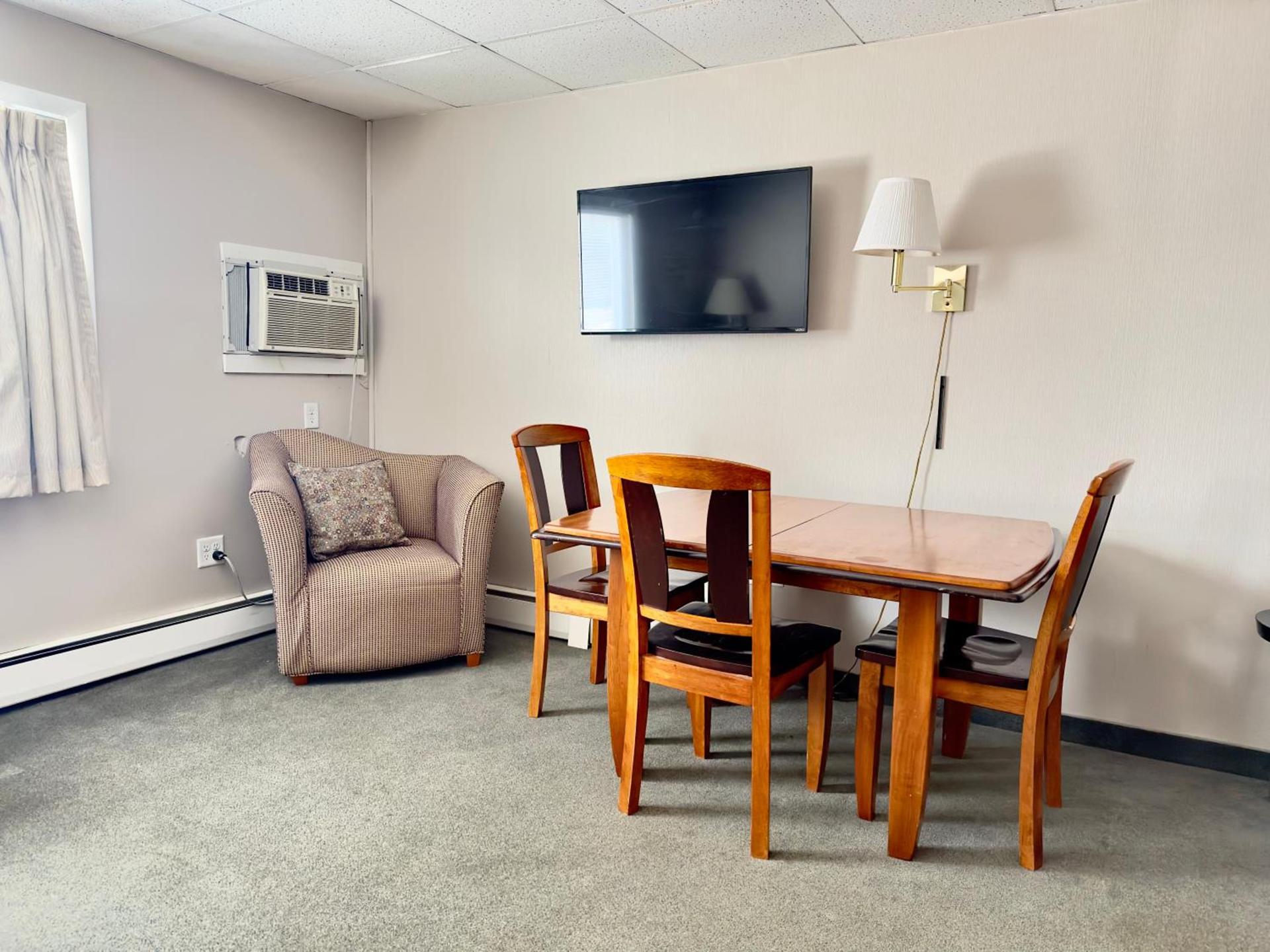 Colonial Valley Motel photo 22