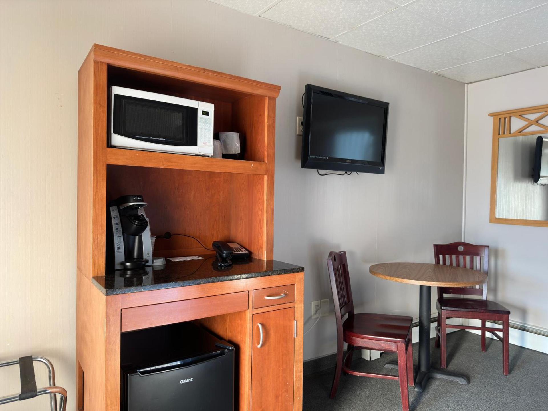 Colonial Valley Motel photo 25