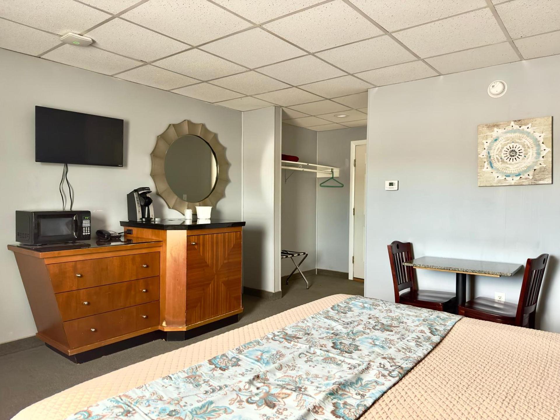 Colonial Valley Motel photo 30