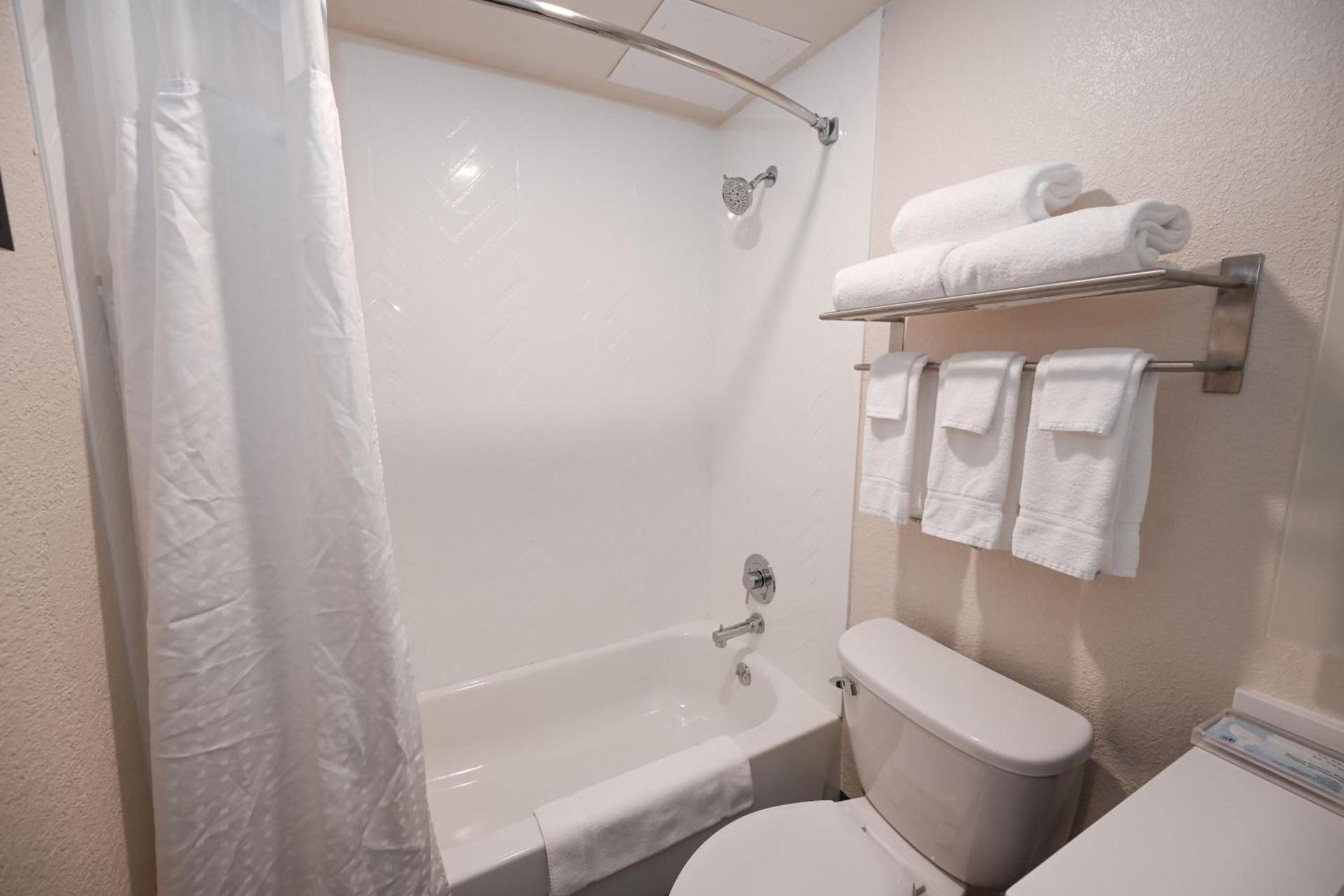 Holiday Inn Cleveland-Mayfield by IHG photo 7