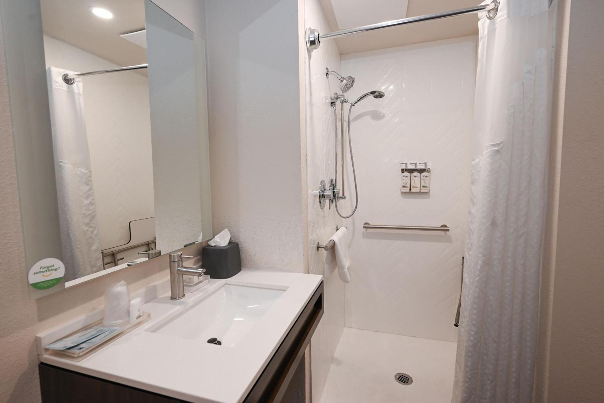 Holiday Inn Cleveland-Mayfield by IHG photo 11