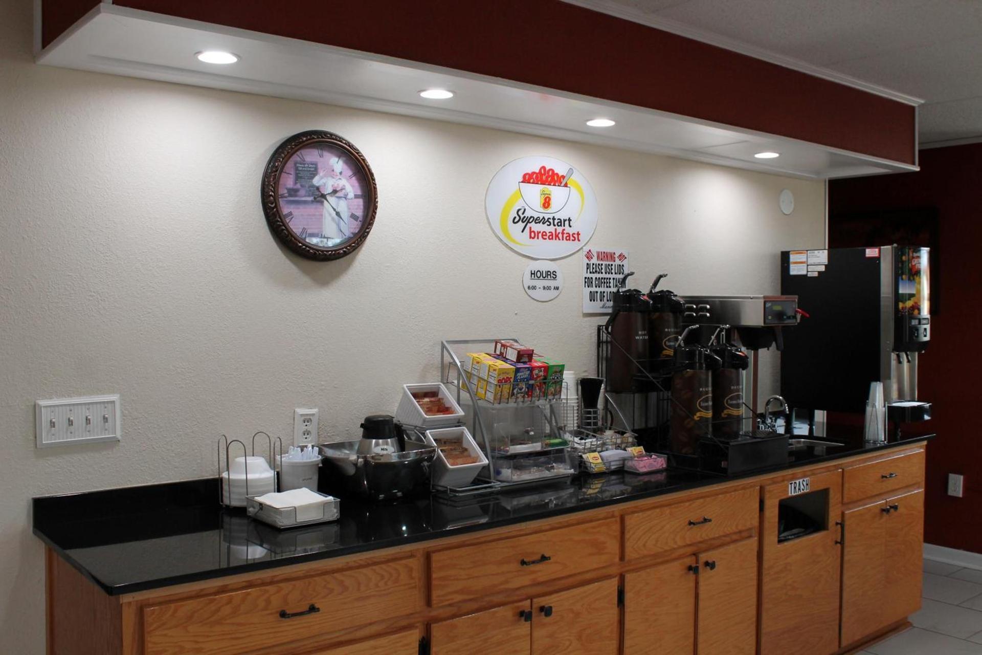 Super 8 by Wyndham Dothan photo 32