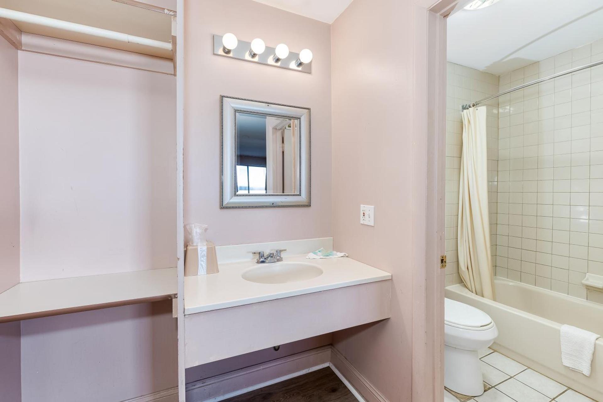 The SkyBreeze Inn photo 10