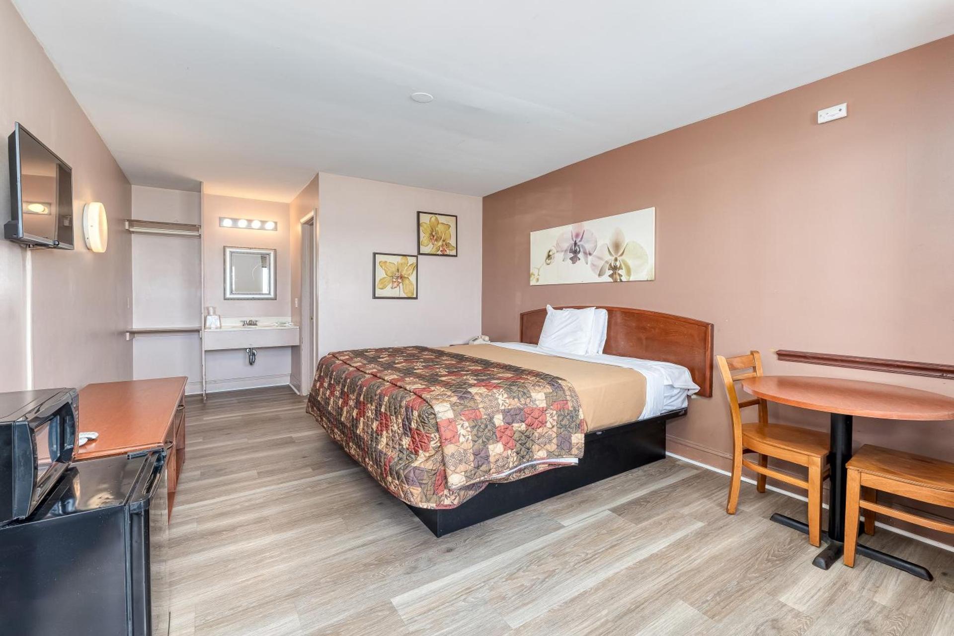 The SkyBreeze Inn photo 15