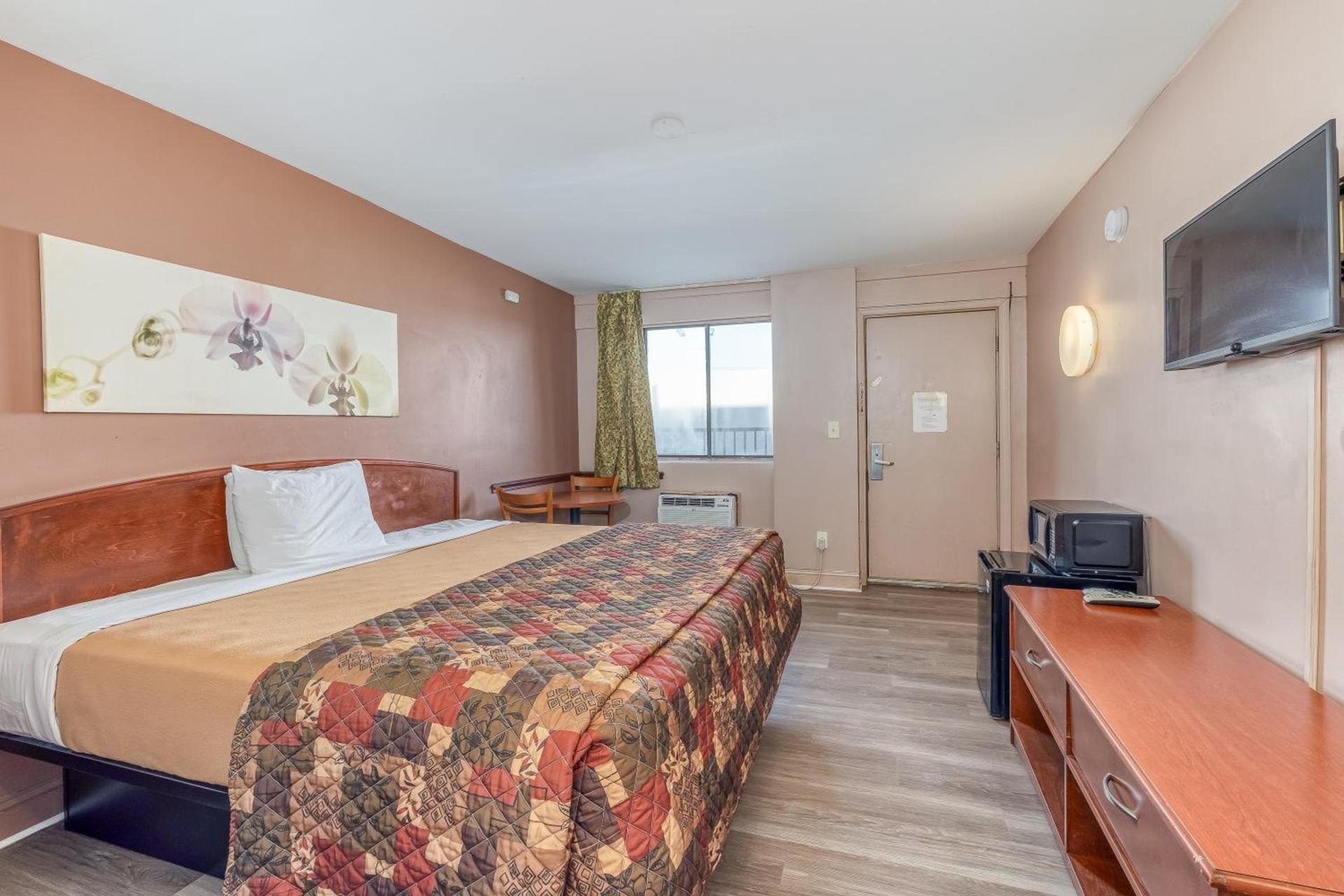 The SkyBreeze Inn photo 20