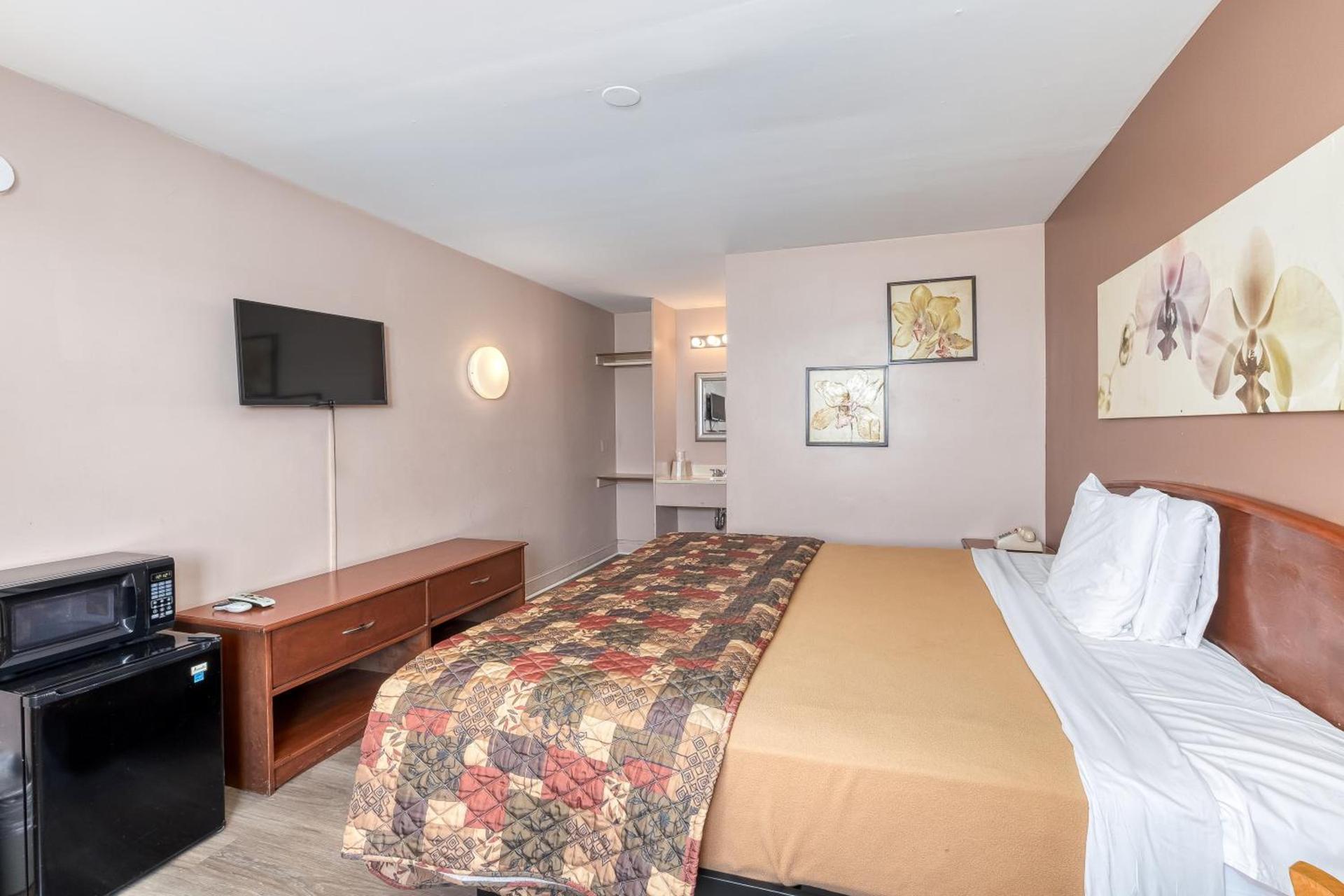 The SkyBreeze Inn photo 33