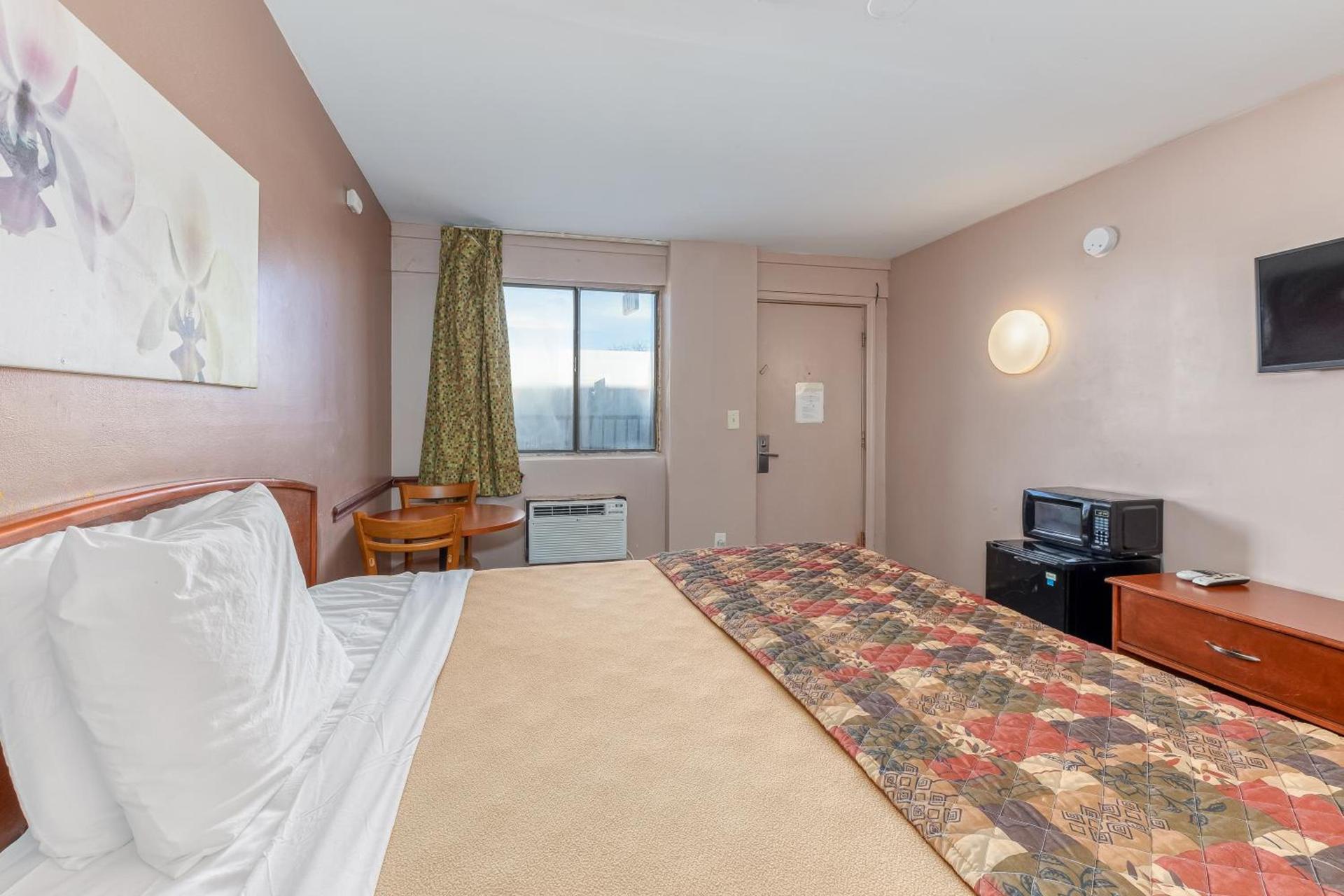 The SkyBreeze Inn photo 34