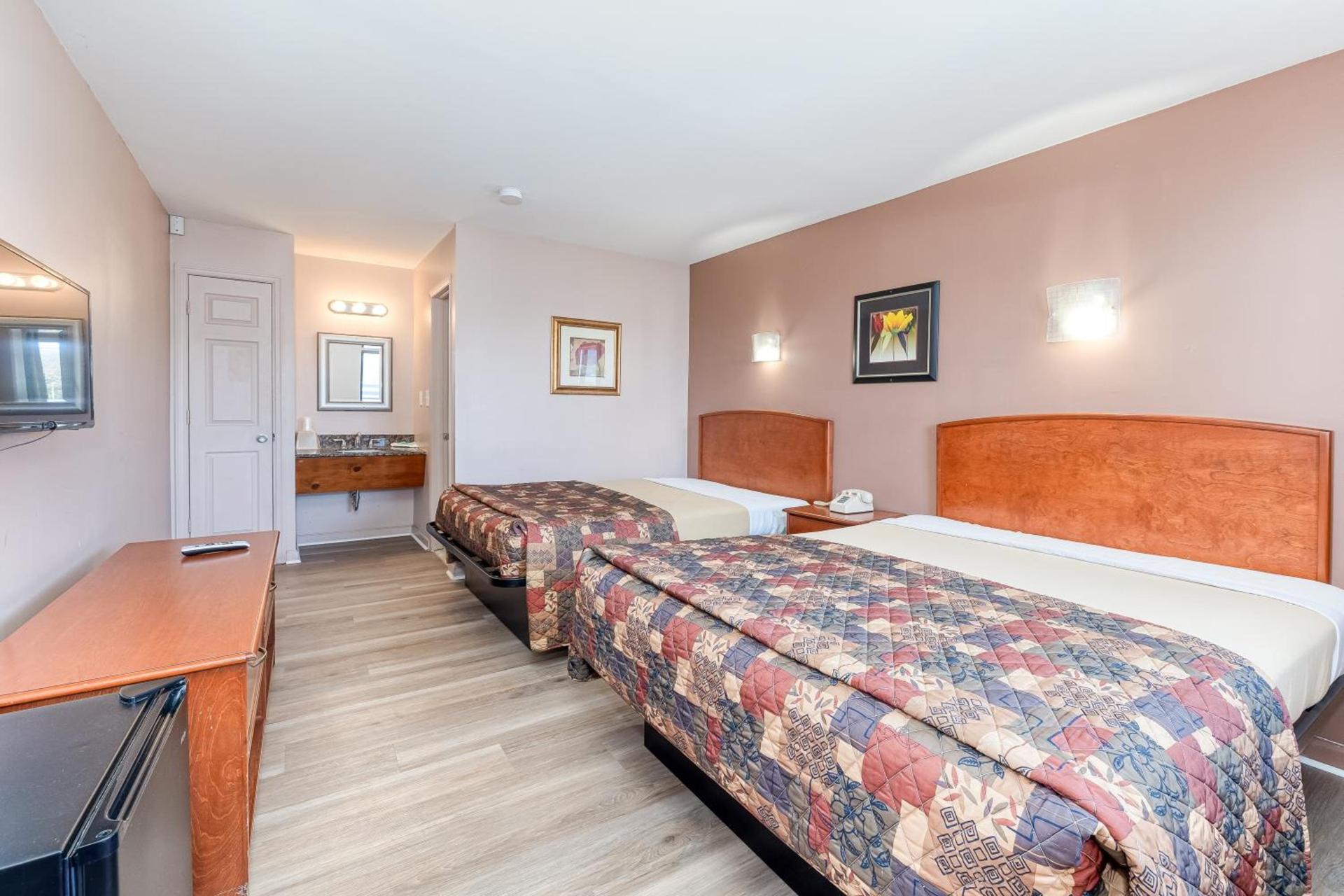 The SkyBreeze Inn photo 36