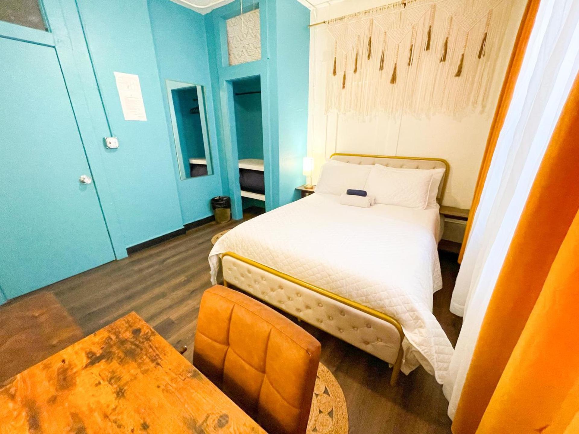 ITH San Diego Mission Beach Backpacker Hostel photo 45