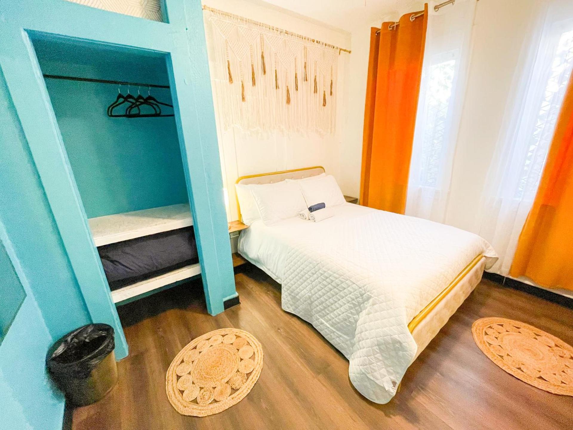 ITH San Diego Mission Beach Backpacker Hostel photo 19