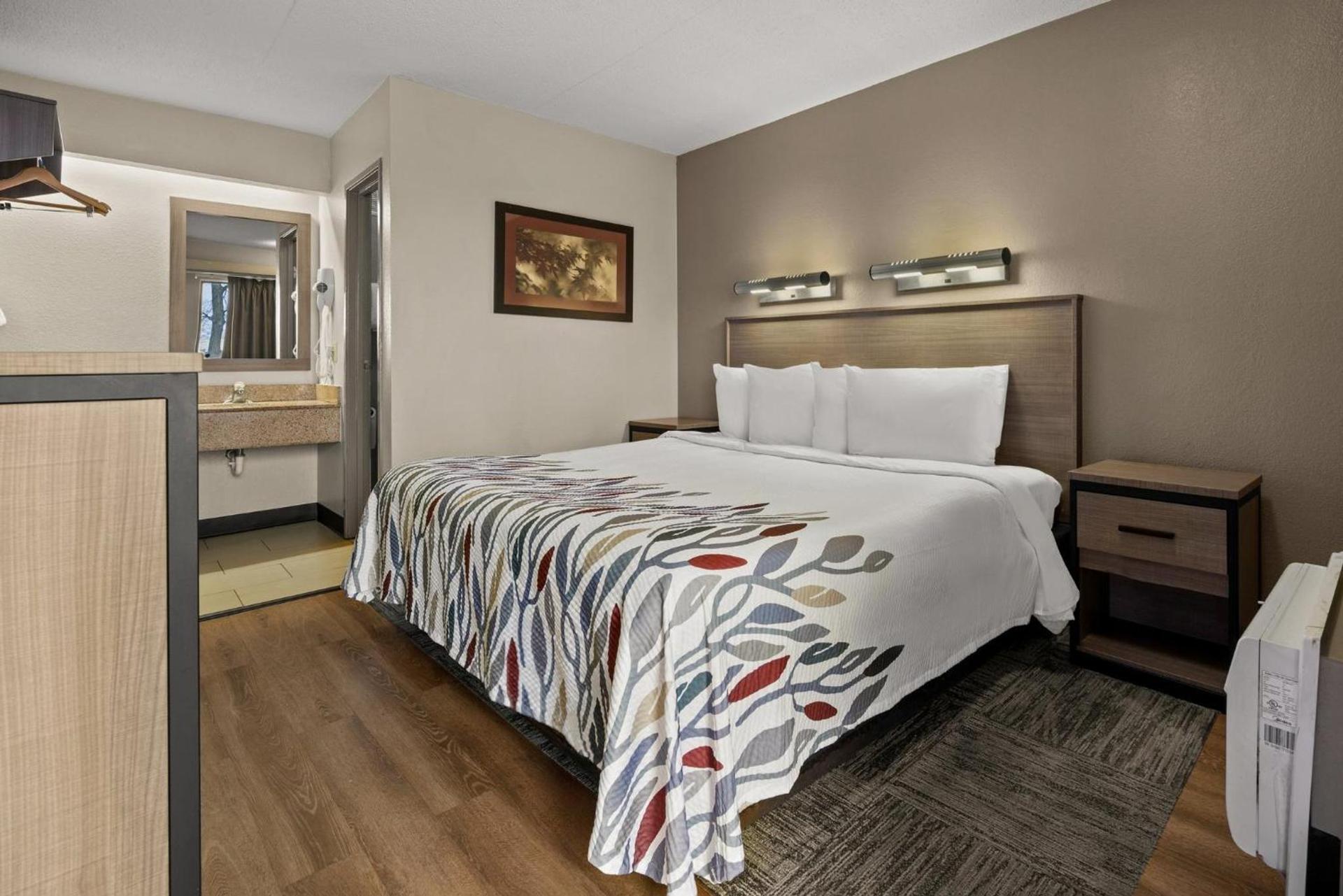Red Roof Inn Detroit - Royal Oak/Madison Heights photo 9