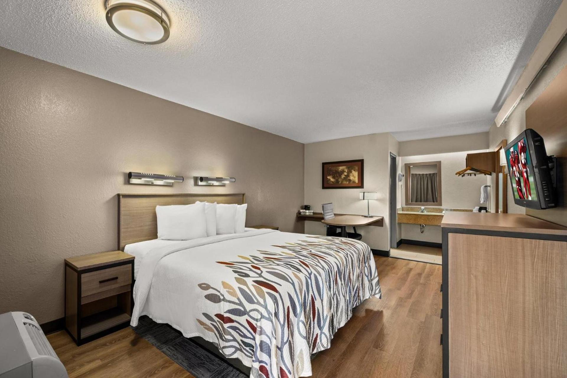 Red Roof Inn Detroit - Royal Oak/Madison Heights photo 35