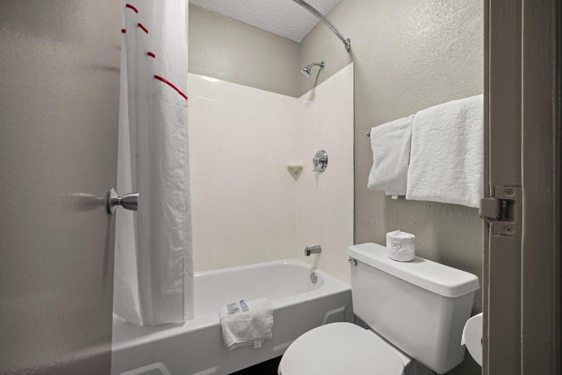 Red Roof Inn Detroit - Royal Oak/Madison Heights photo 31